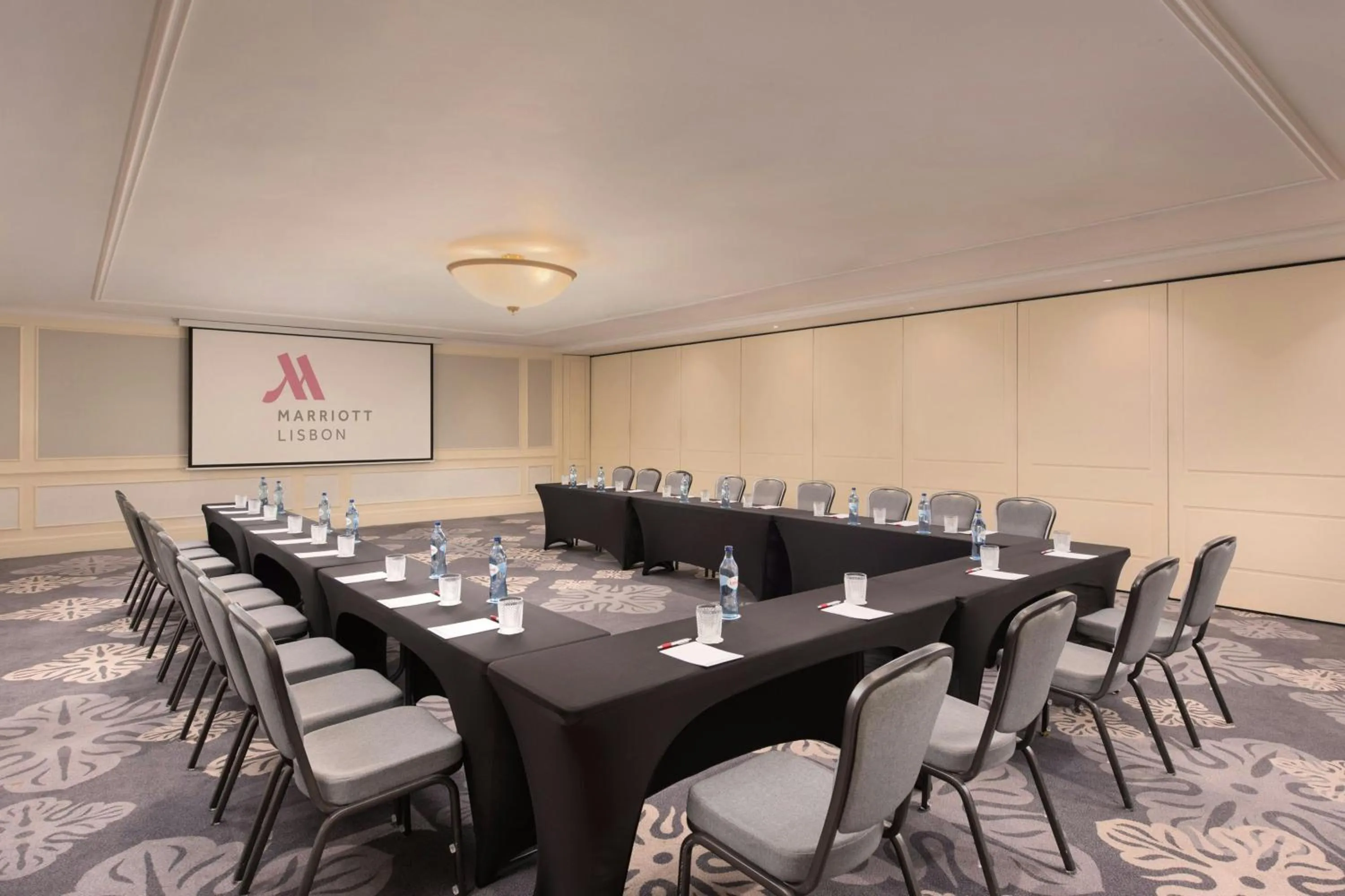 Meeting/conference room in Lisbon Marriott Hotel