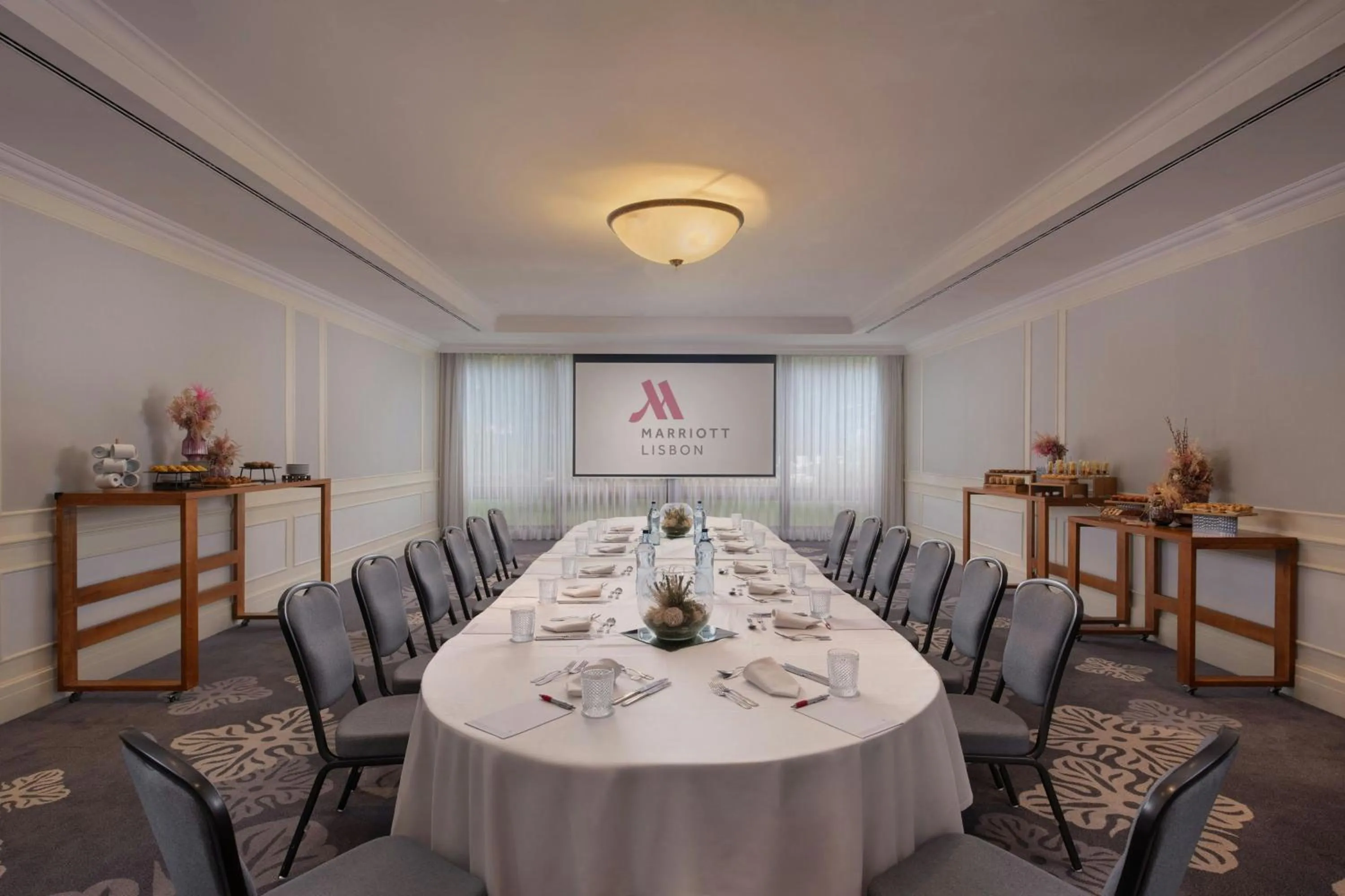 Meeting/conference room in Lisbon Marriott Hotel