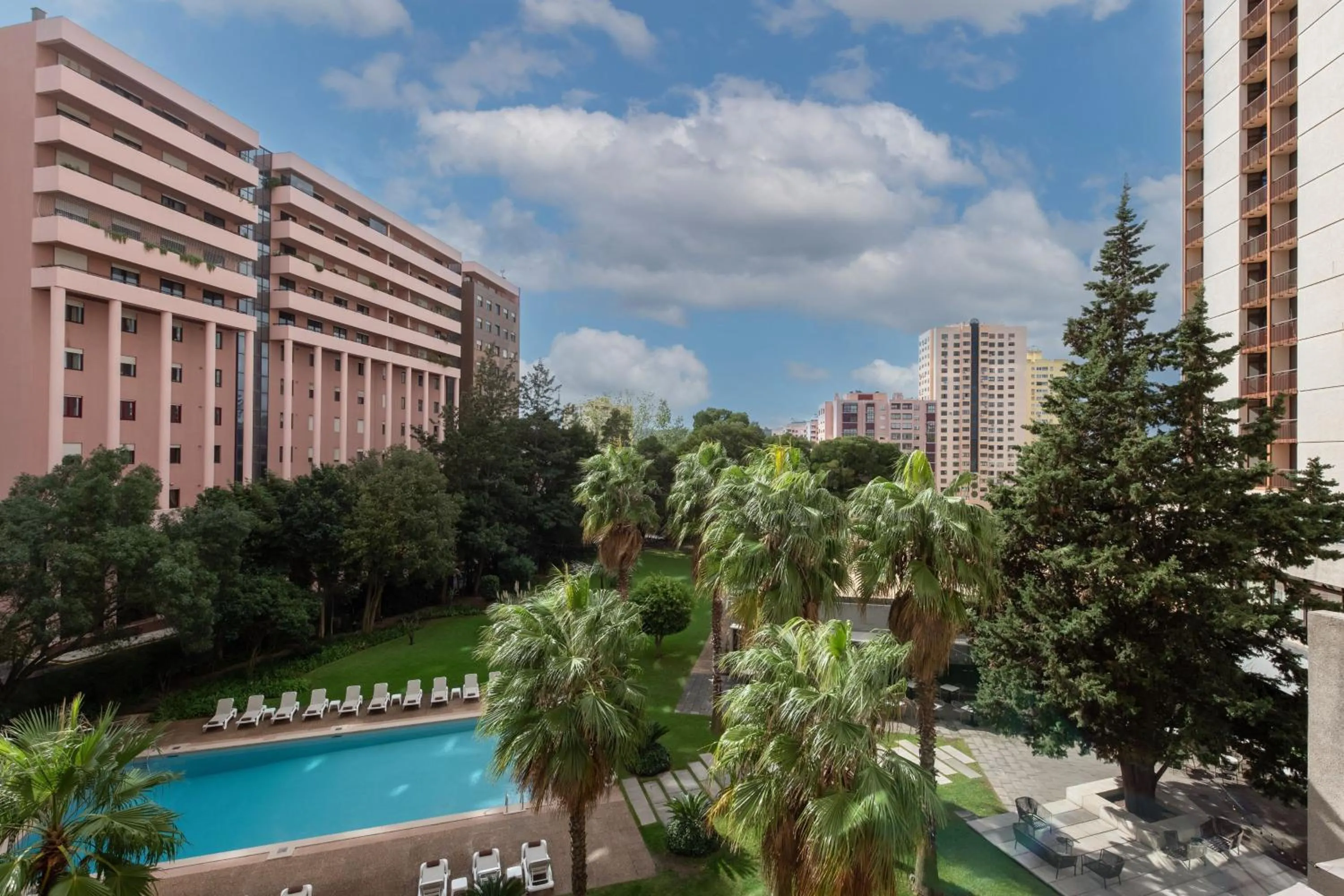 Bedroom in Lisbon Marriott Hotel