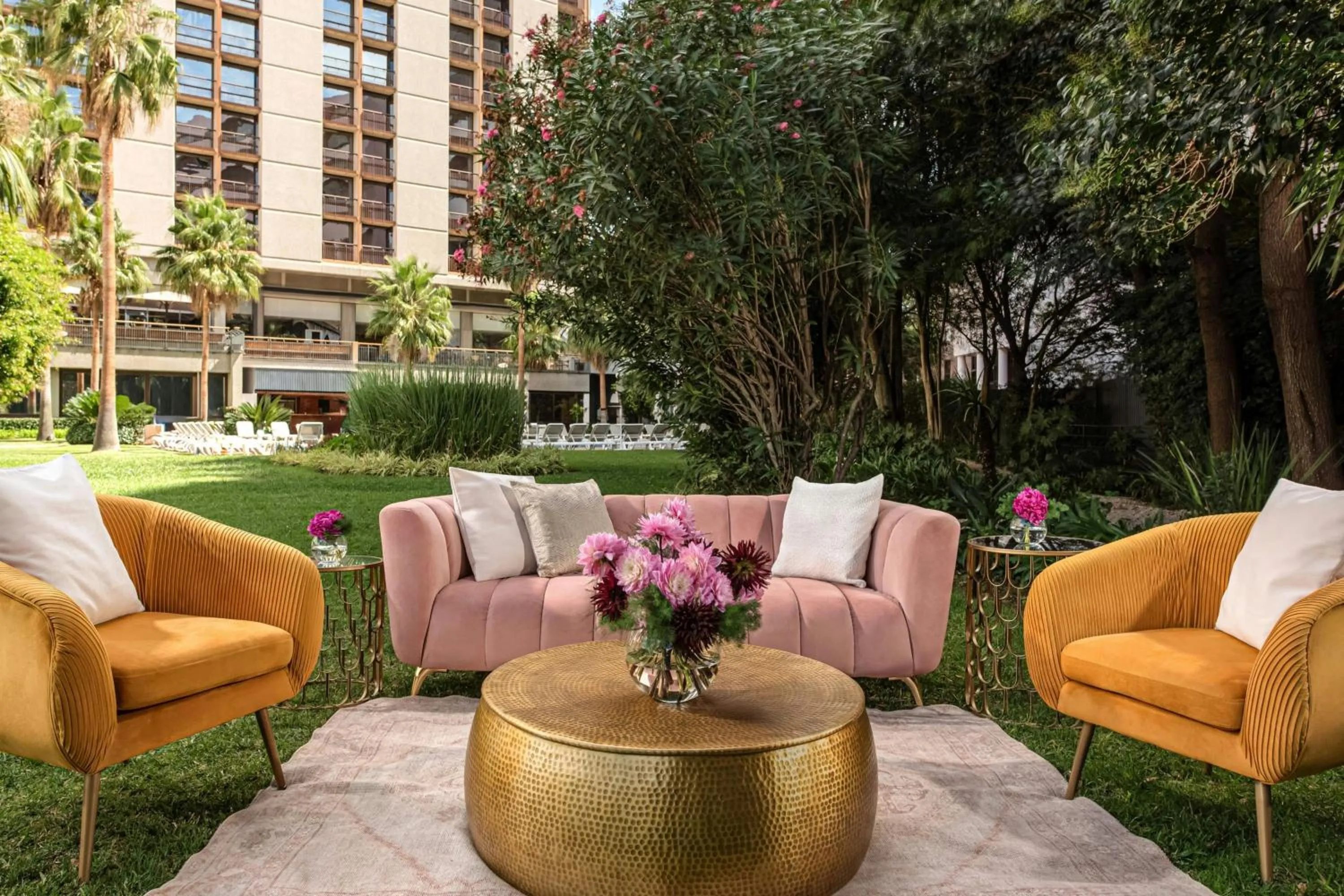 Lounge or bar in Lisbon Marriott Hotel
