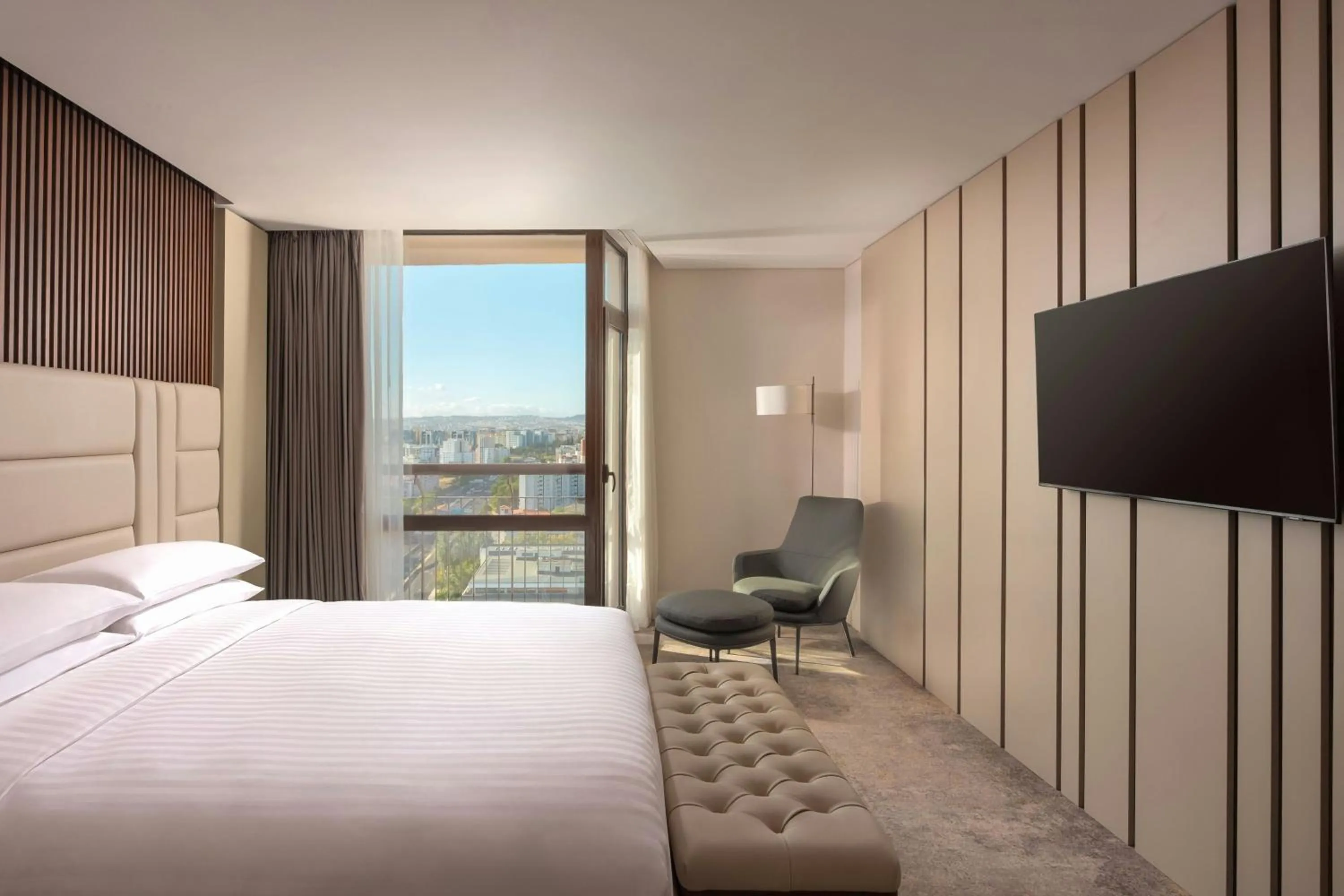 Bedroom, Bed in Lisbon Marriott Hotel