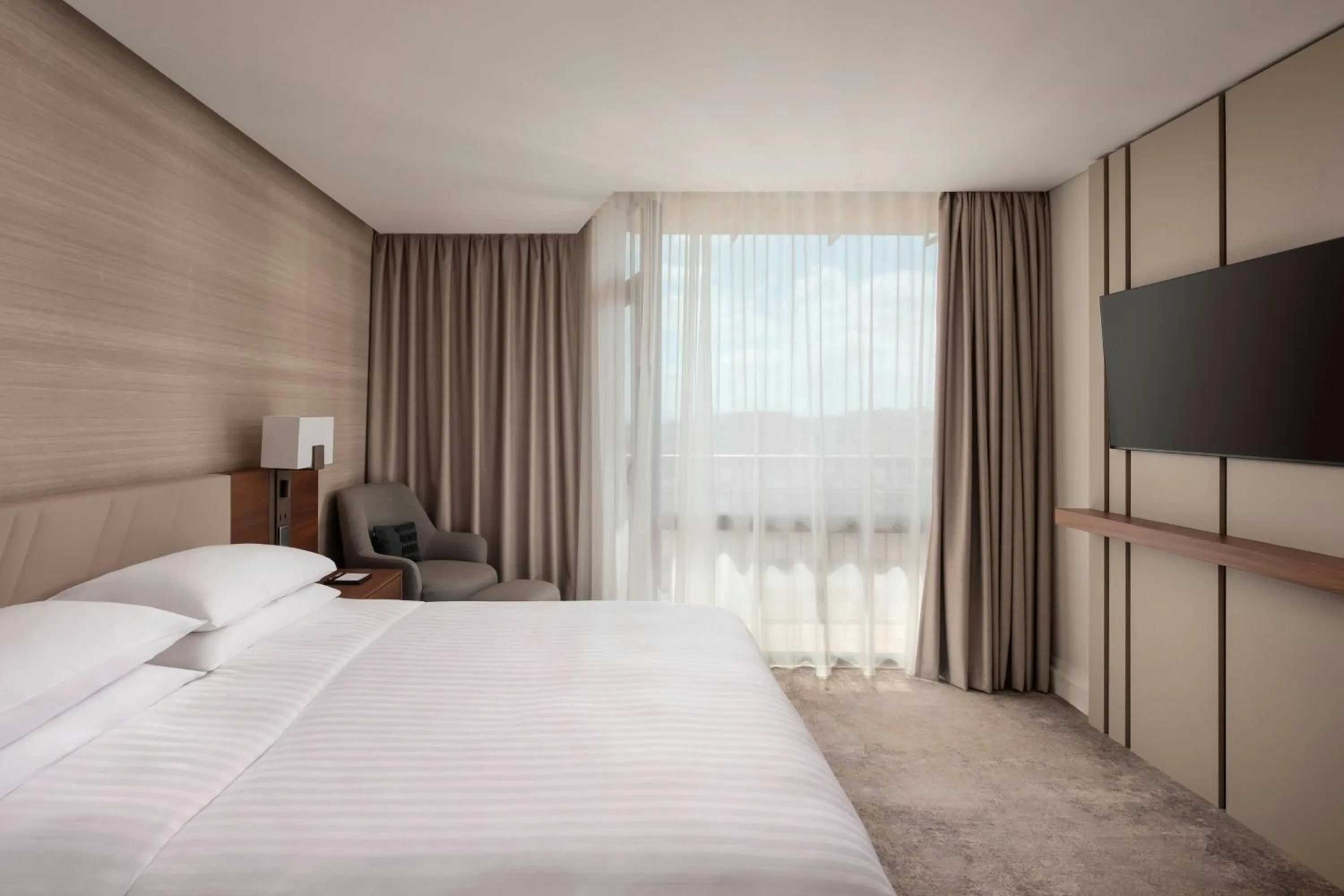 Bedroom, Bed in Lisbon Marriott Hotel