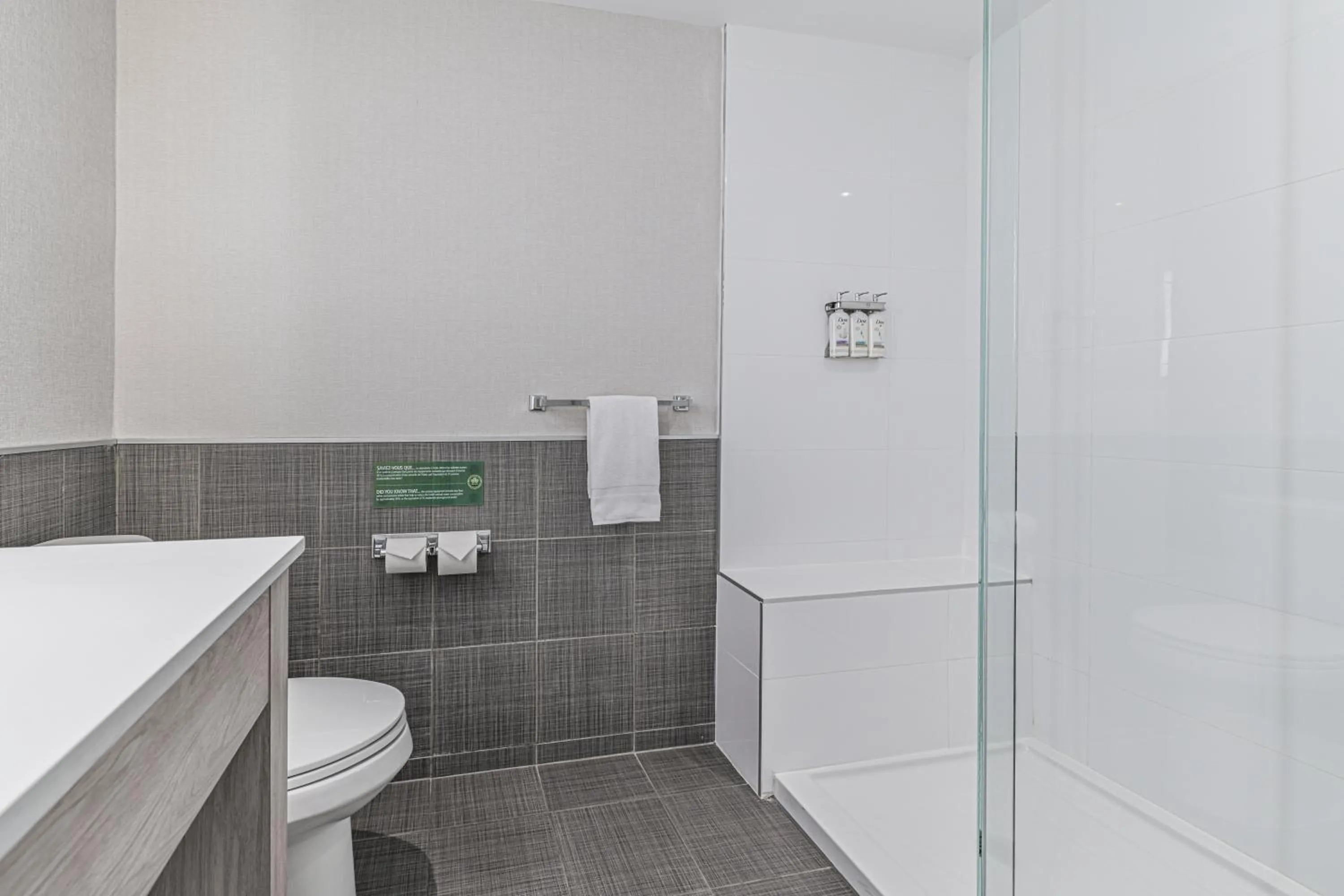 Shower in Holiday Inn Express Hotel & Suites Saint - Hyacinthe by IHG