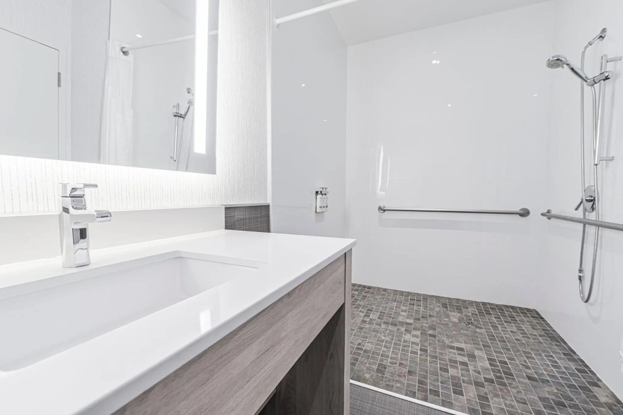 Photo of the whole room in Holiday Inn Express Hotel & Suites Saint - Hyacinthe by IHG