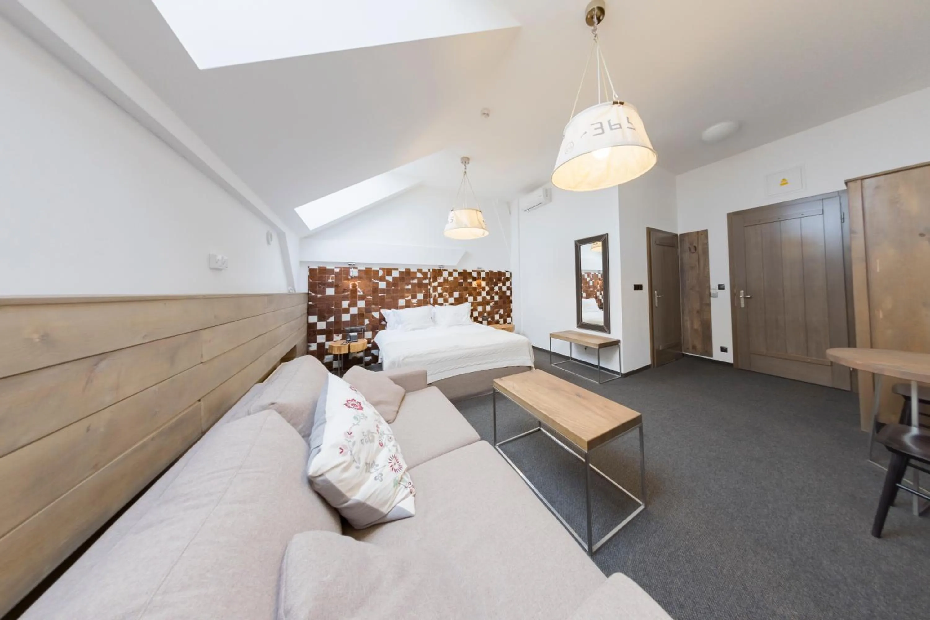 Living room, Bed in Hotel Jakubus