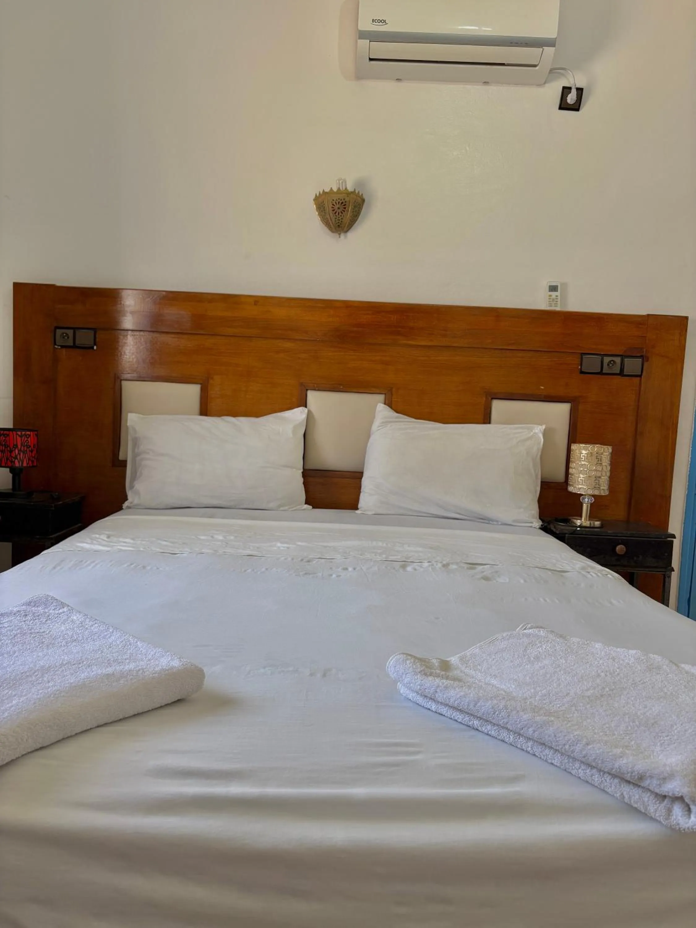 Bed in Hotel L'Arganier d'Ammelne