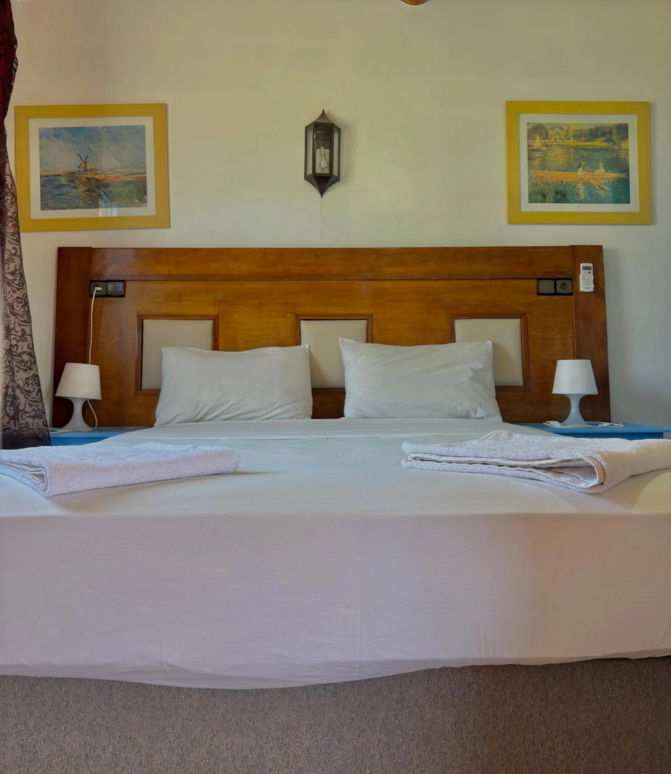 Bed in Hotel L'Arganier d'Ammelne