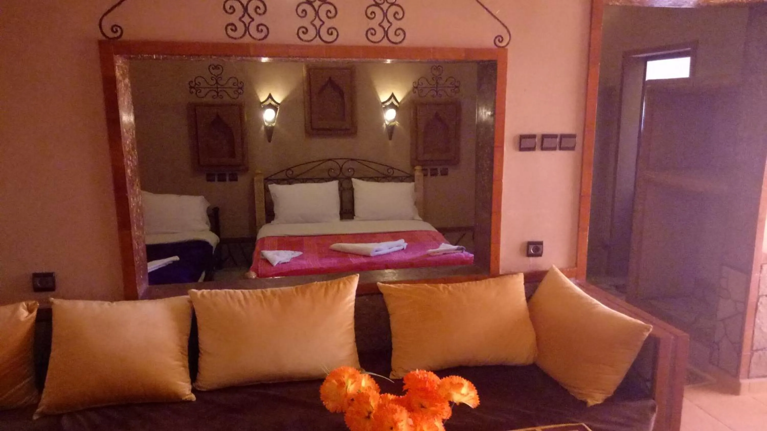 Photo of the whole room, Bed in La Kasbah De Dades