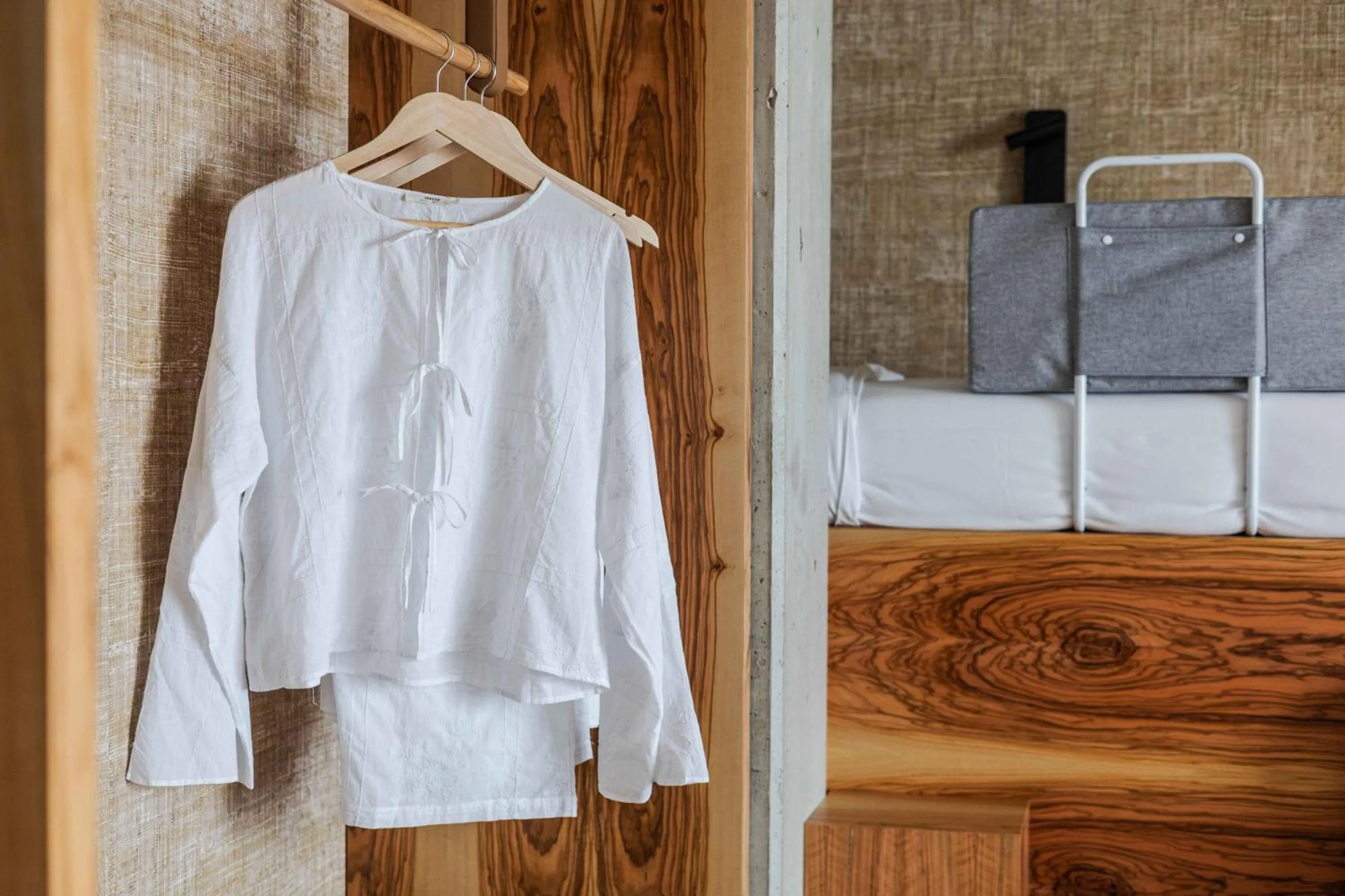 wardrobe in Upon Vila - Alcochete Hotel