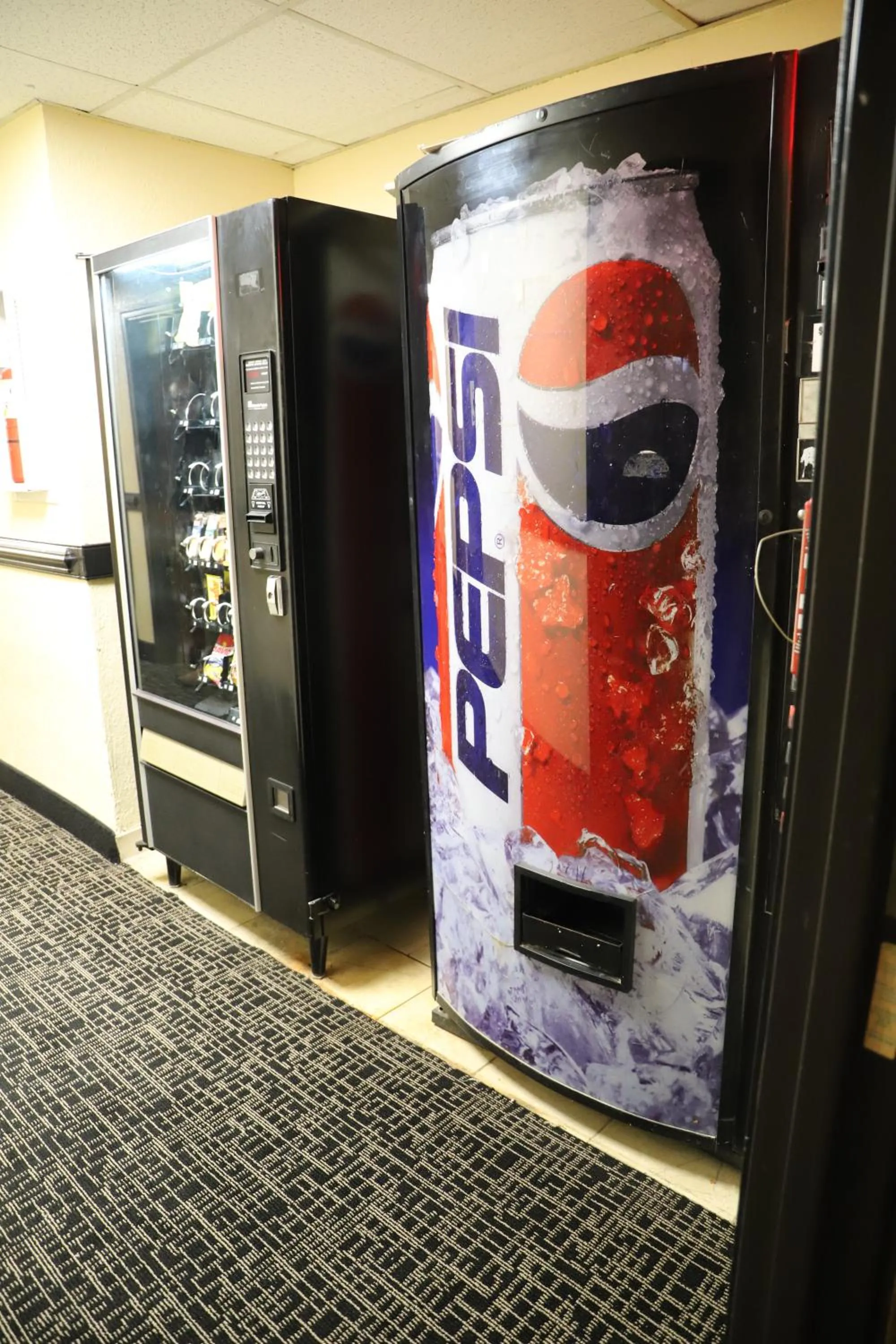 Shopping Area in Super 8 by Wyndham Richmond Airport VA