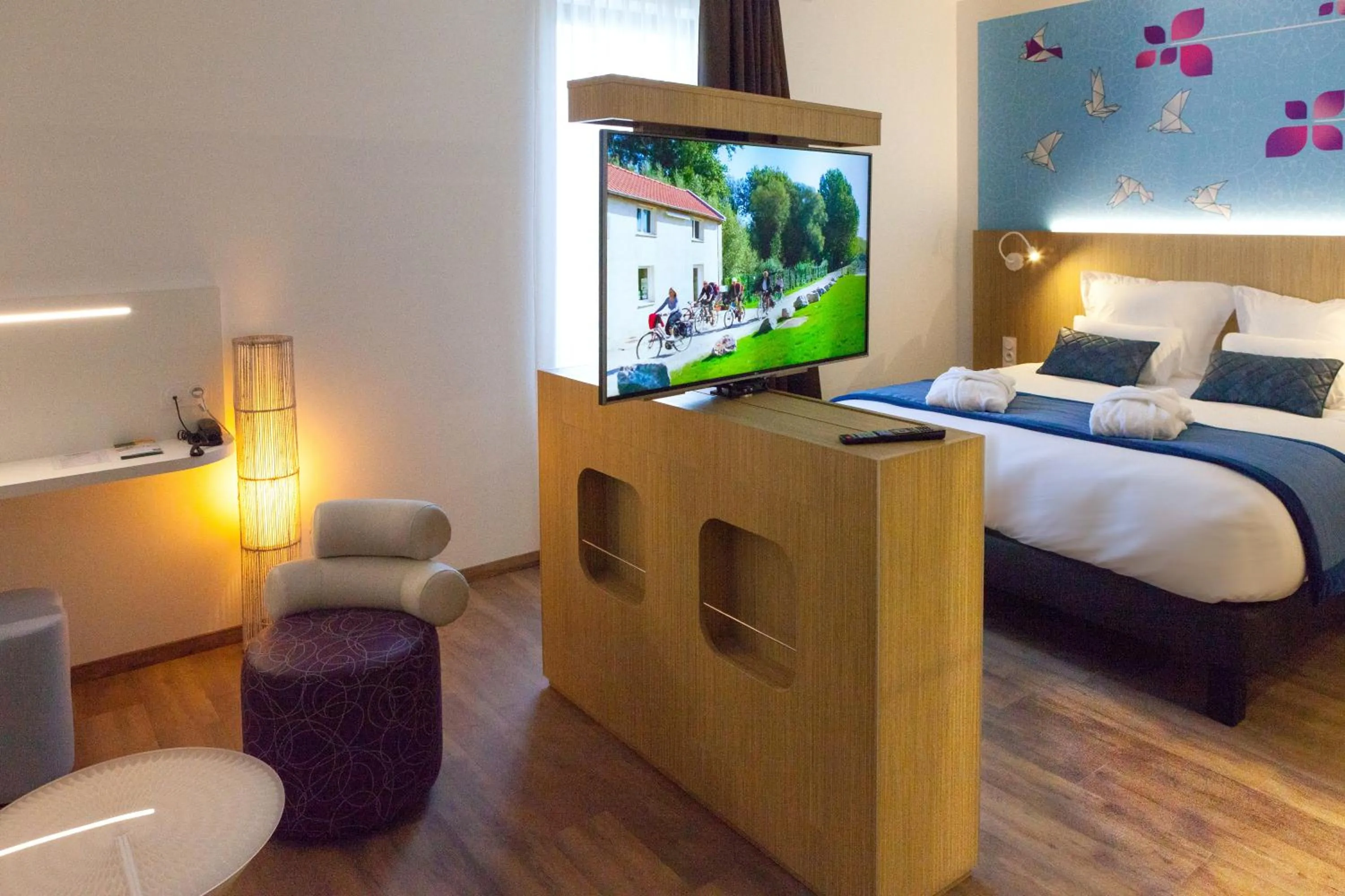 TV and multimedia, Bed in Kyriad Prestige Amiens Poulainville - Hotel and Spa