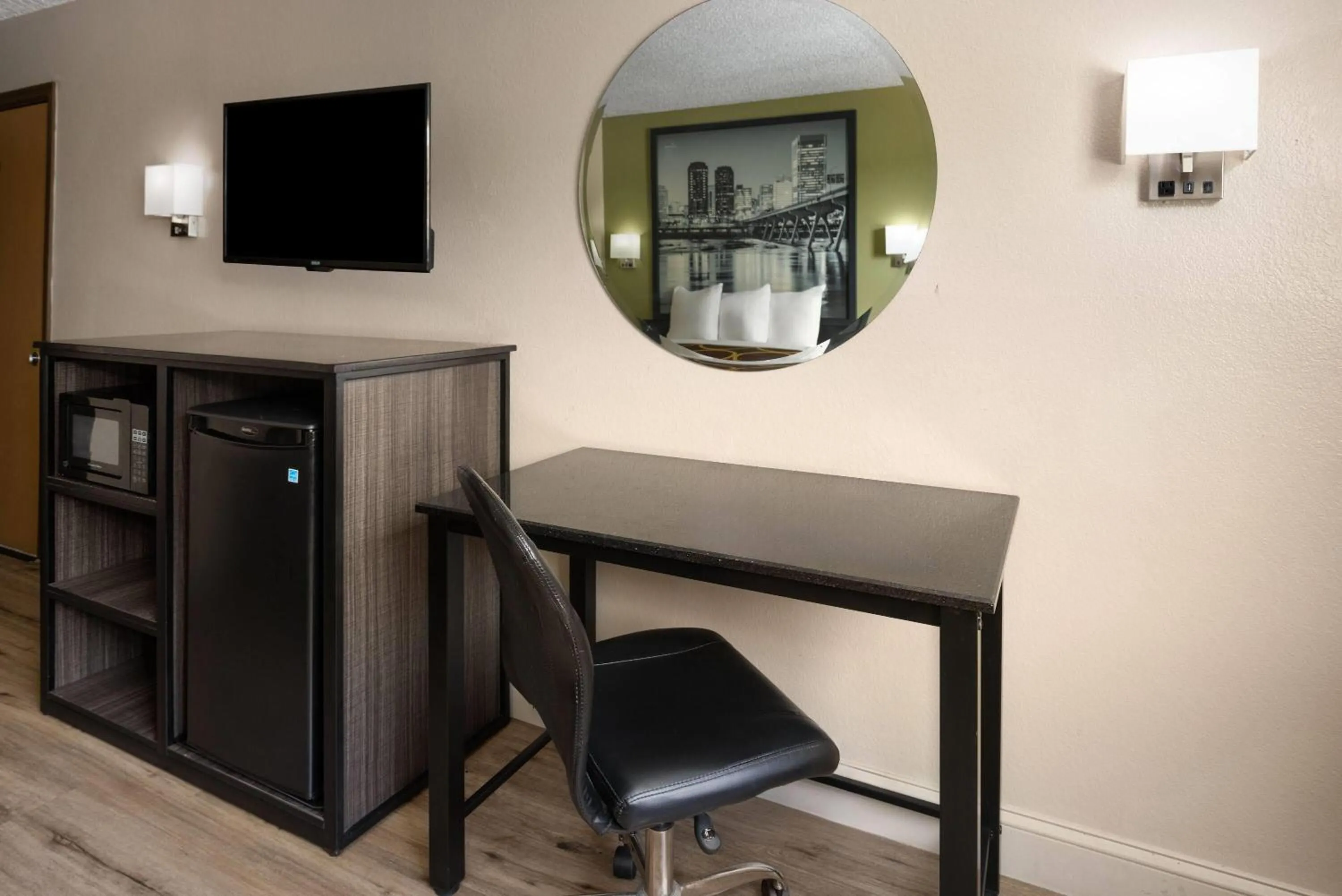 Photo of the whole room in Super 8 by Wyndham Richmond Midlothian Turnpike