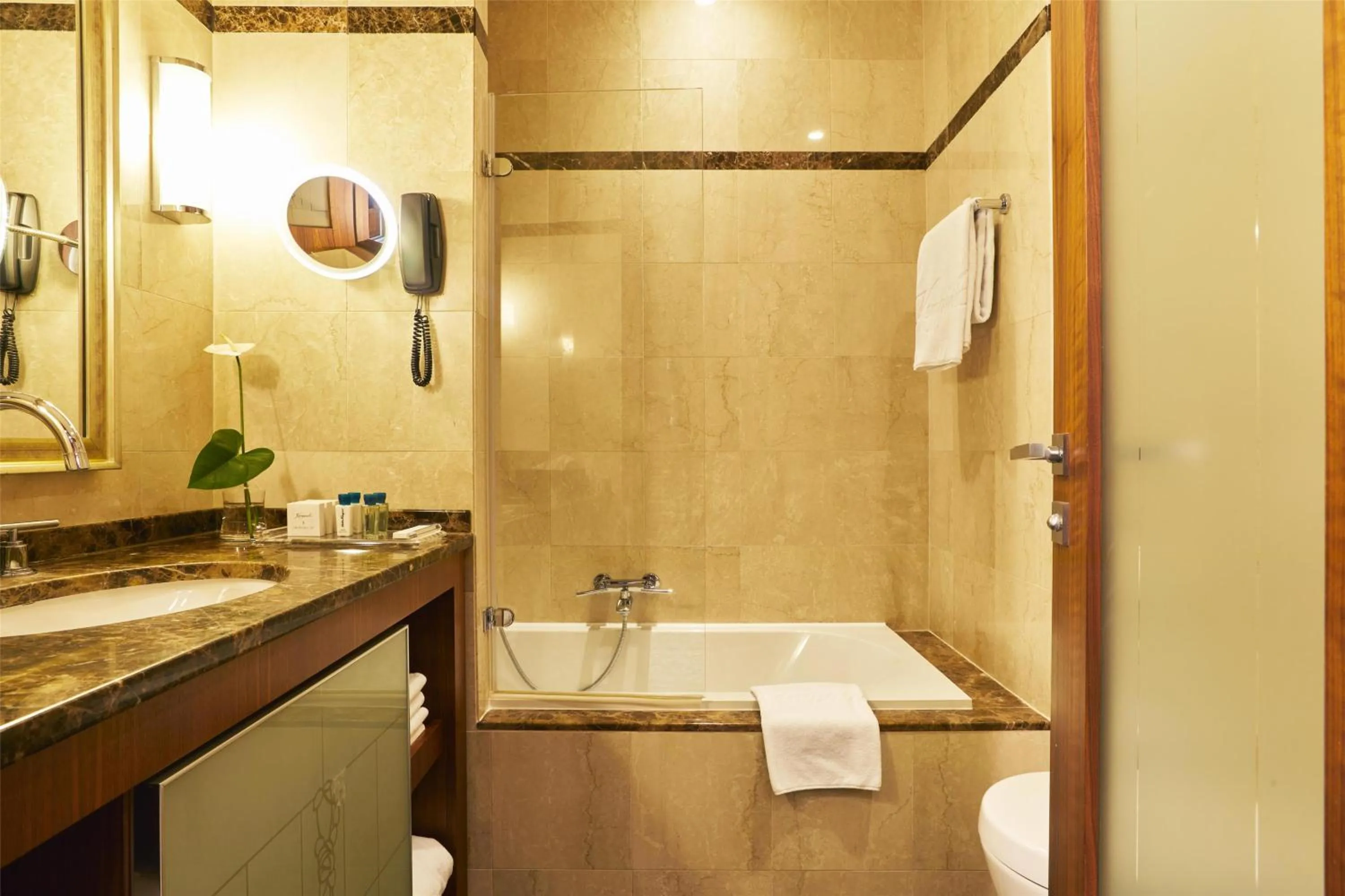 Bathroom in Hotel Kempinski Palace Portorož