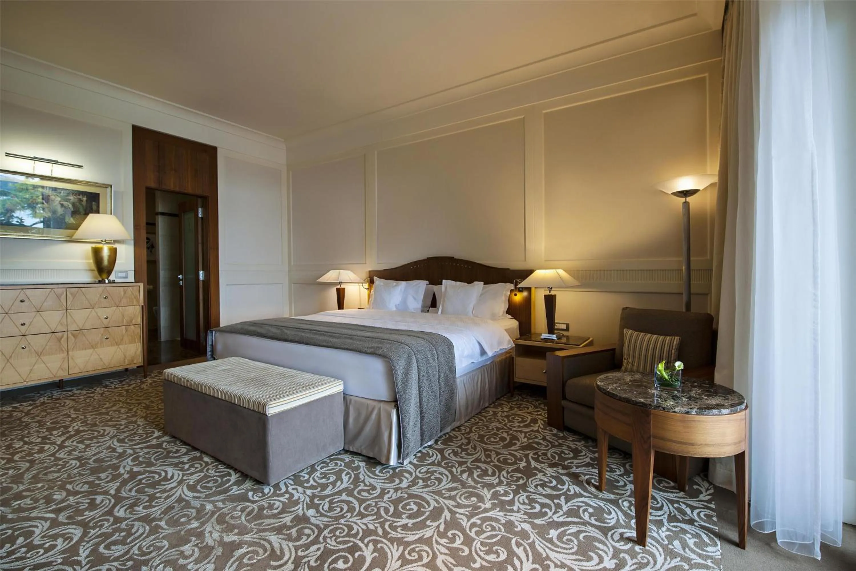 Photo of the whole room, Bed in Hotel Kempinski Palace Portorož