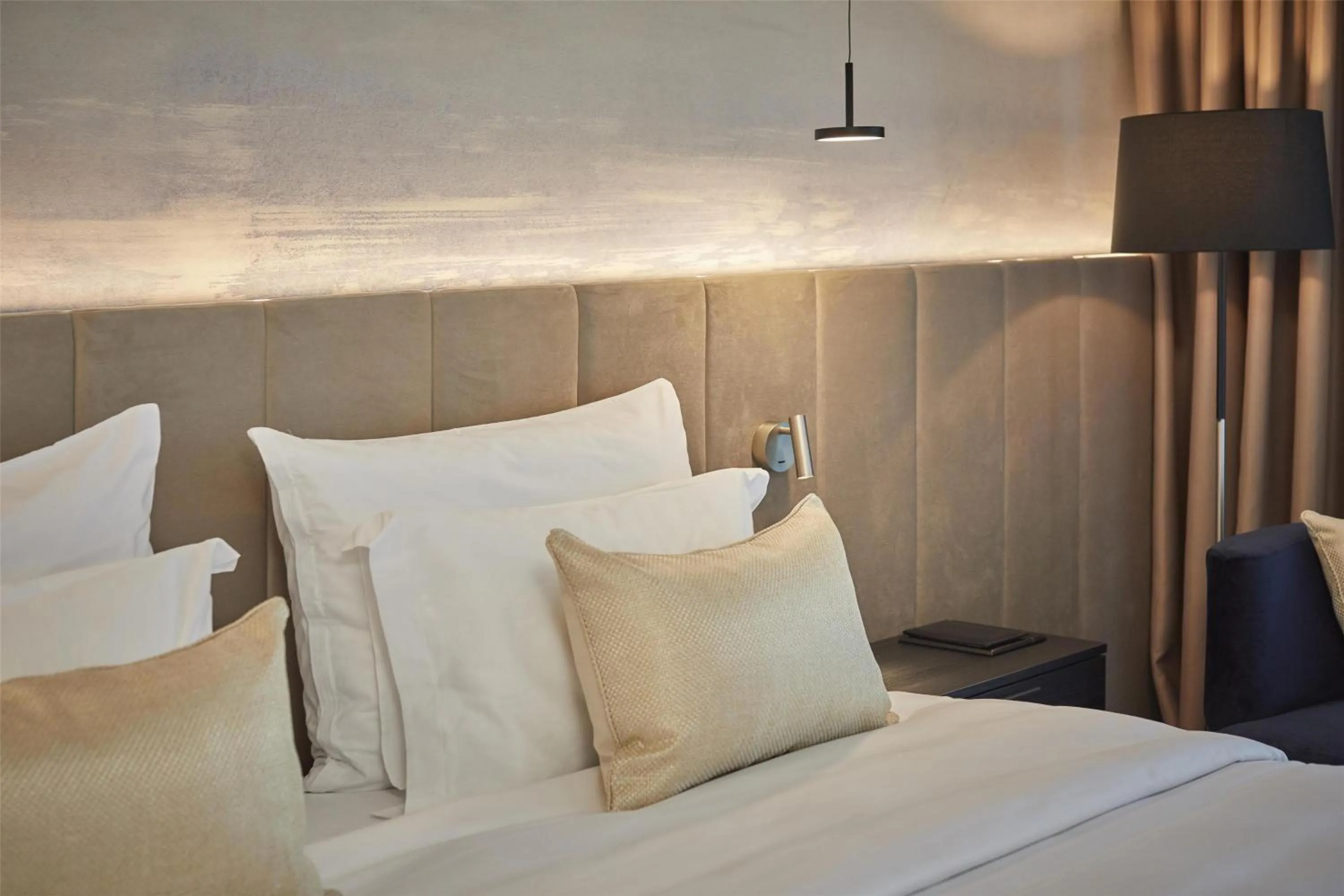 Bedroom, Bed in Hotel Kempinski Palace Portorož