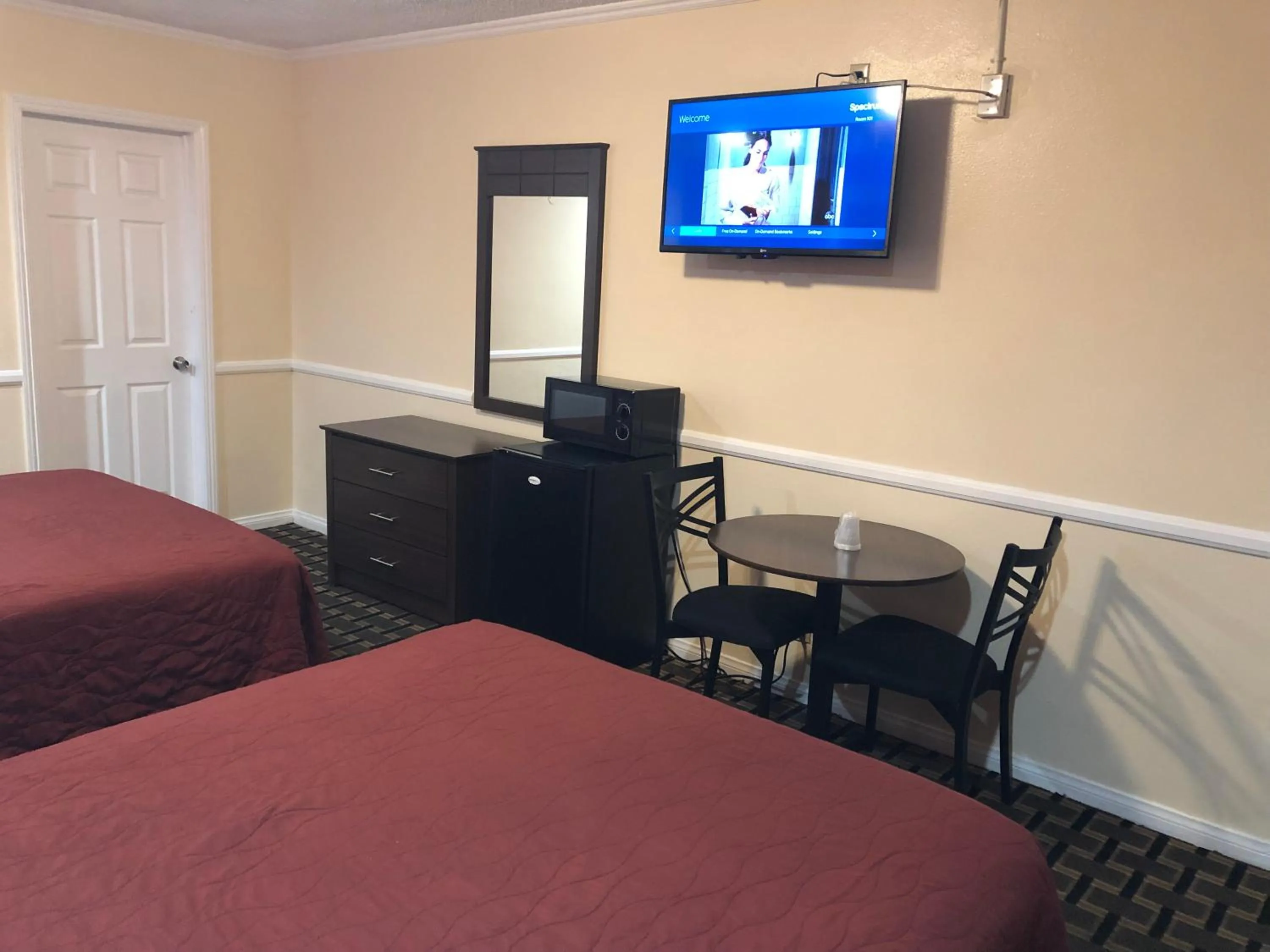 Bed in Whittier Travel Inn