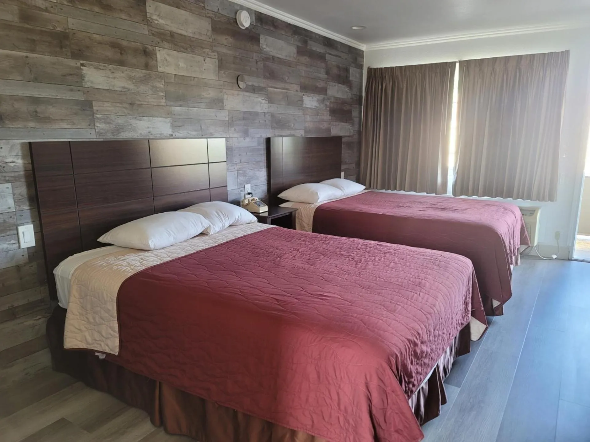 Bed in Whittier Travel Inn