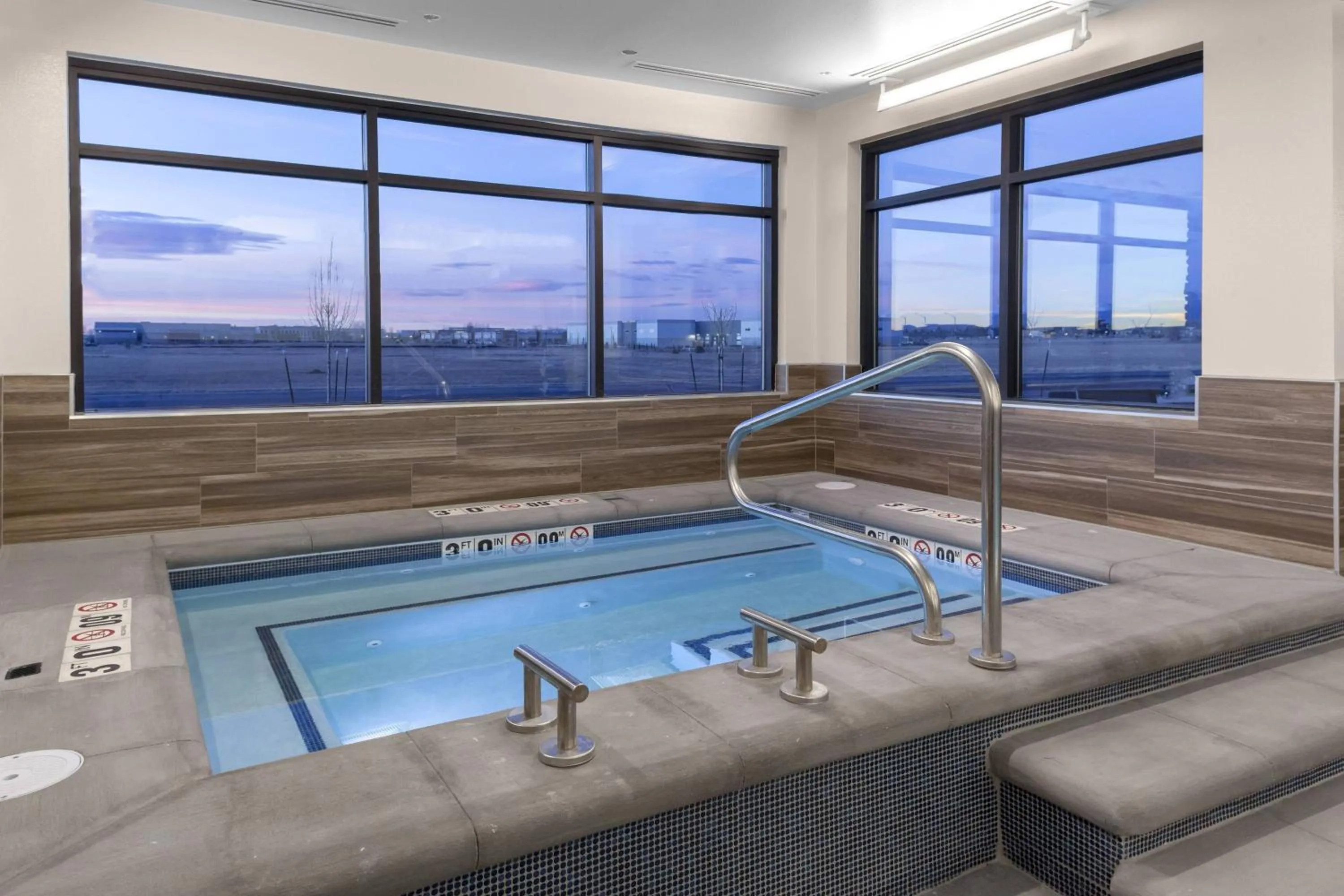 Swimming pool in Fairfield Inn & Suites by Marriott Fort Collins South