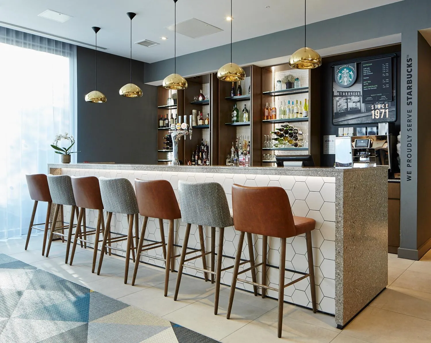 Lounge or bar in Courtyard by Marriott Oxford South
