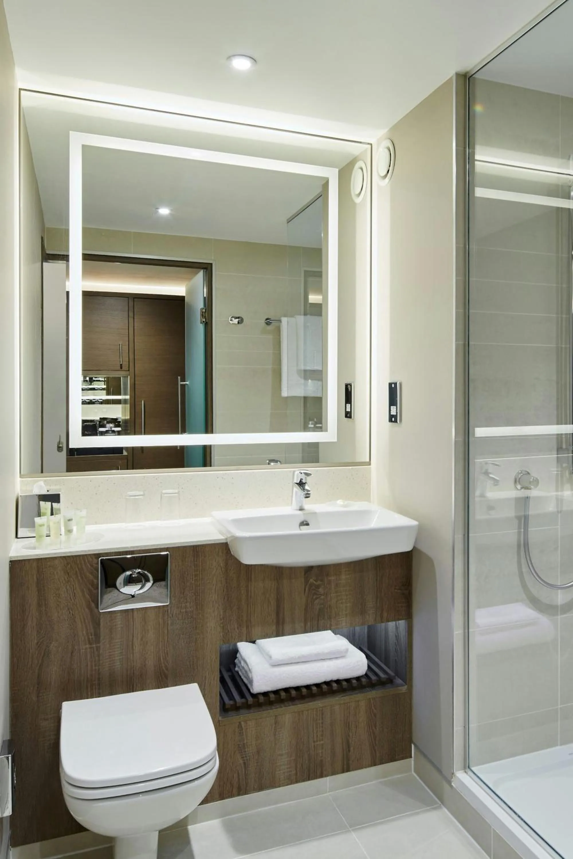 Bathroom in Courtyard by Marriott Oxford South