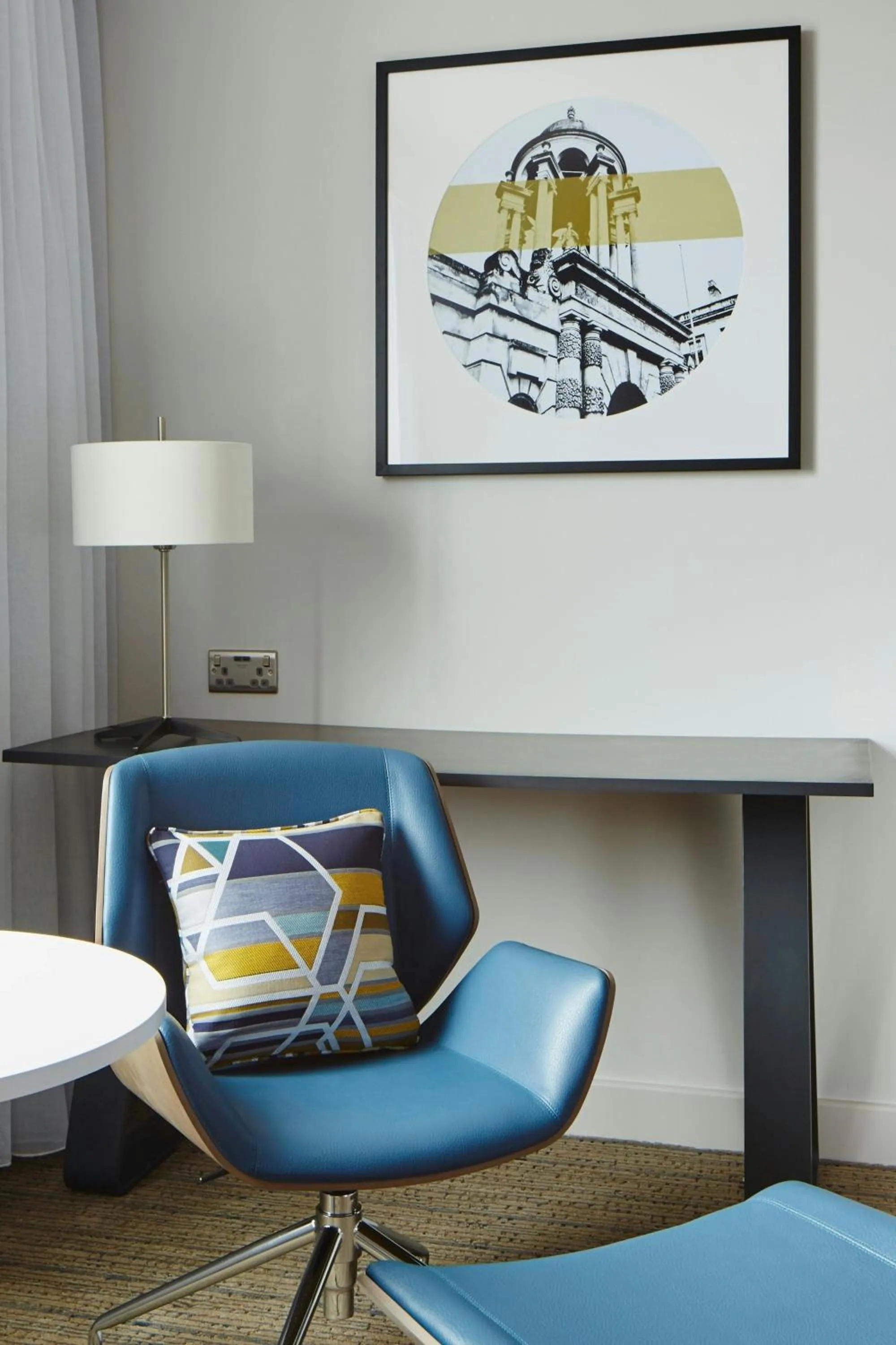 Photo of the whole room in Courtyard by Marriott Oxford South