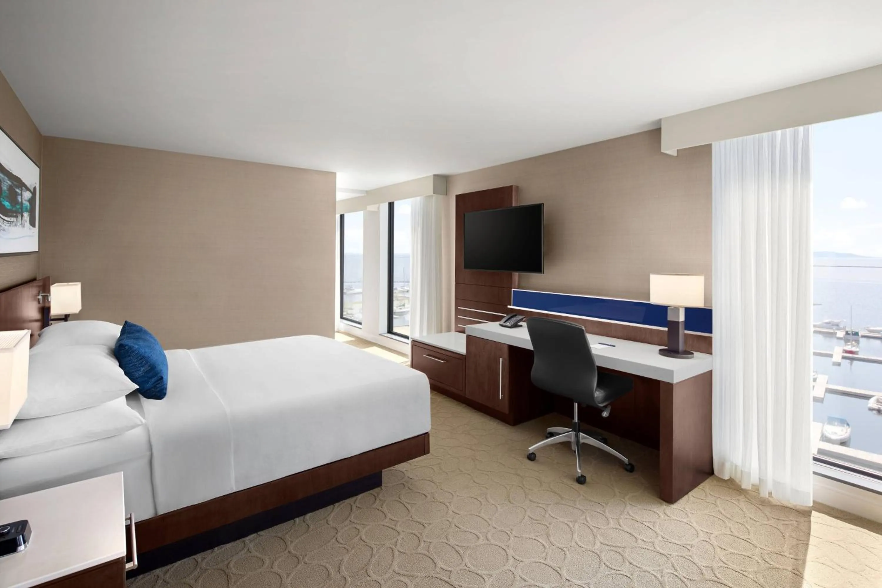 Photo of the whole room, Bed in Delta Hotels by Marriott Thunder Bay