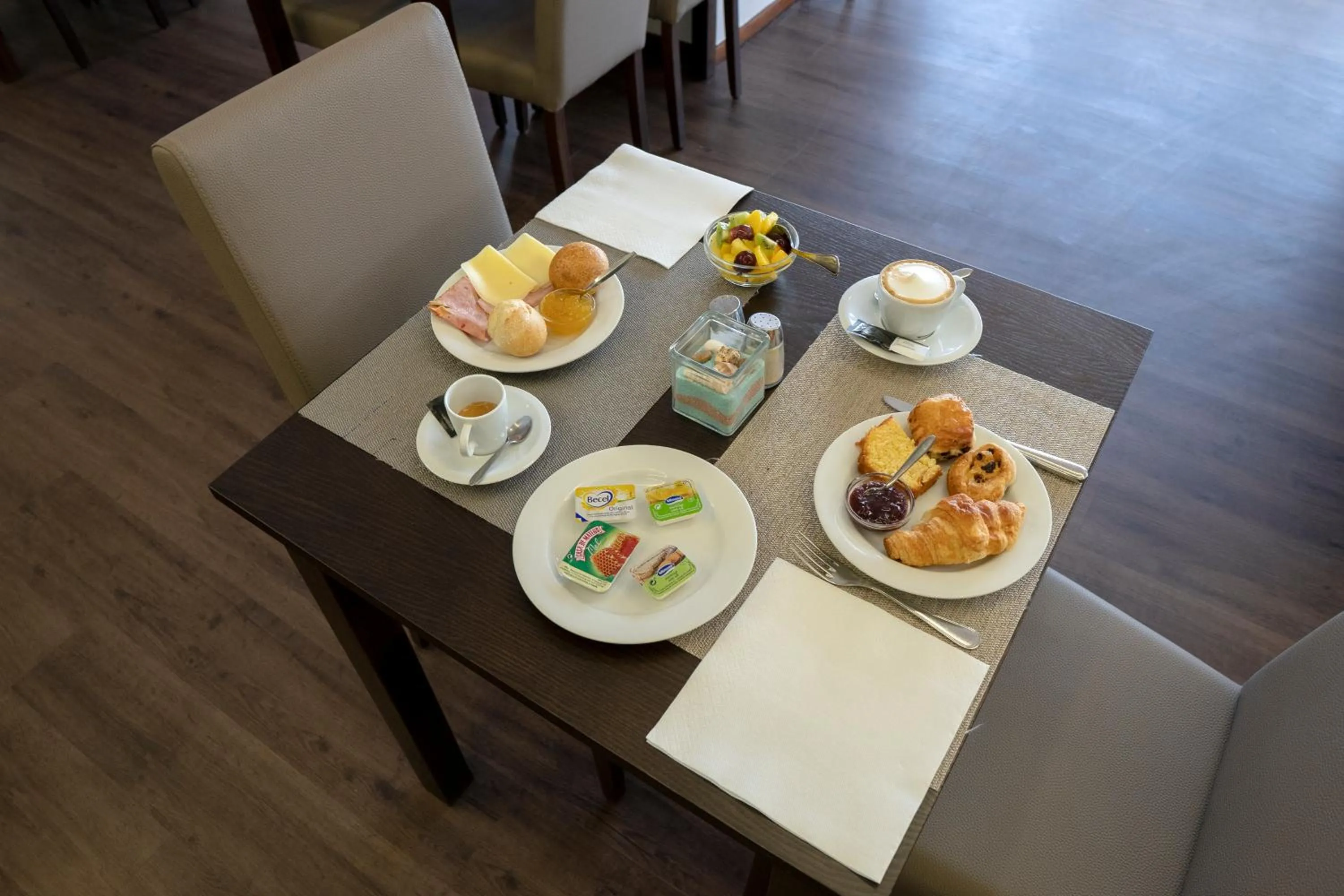 Food and drinks in THE ONE Grand Hotel da Póvoa - by MHMB Hospitality