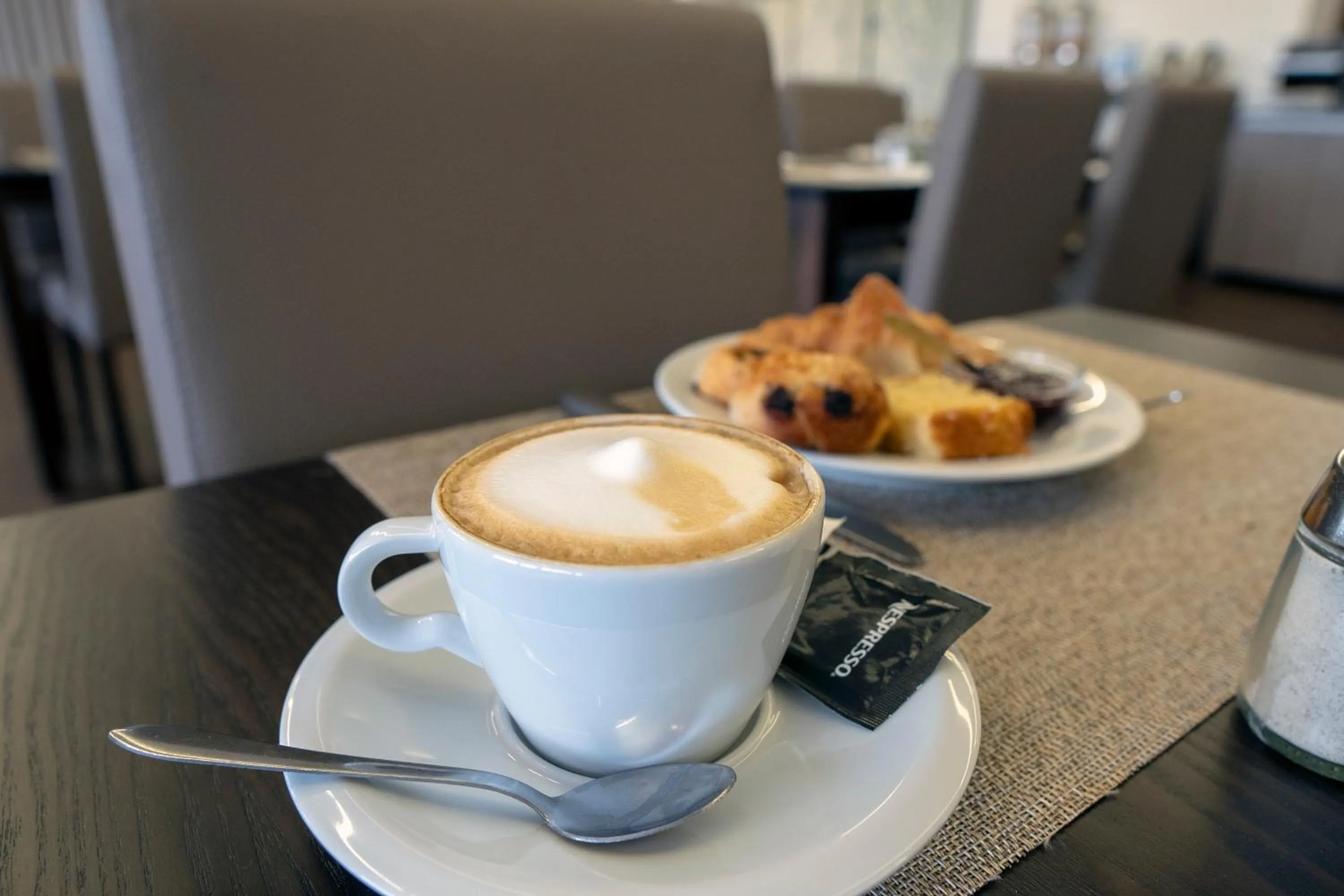 Food and drinks in THE ONE Grand Hotel da Póvoa - by MHMB Hospitality