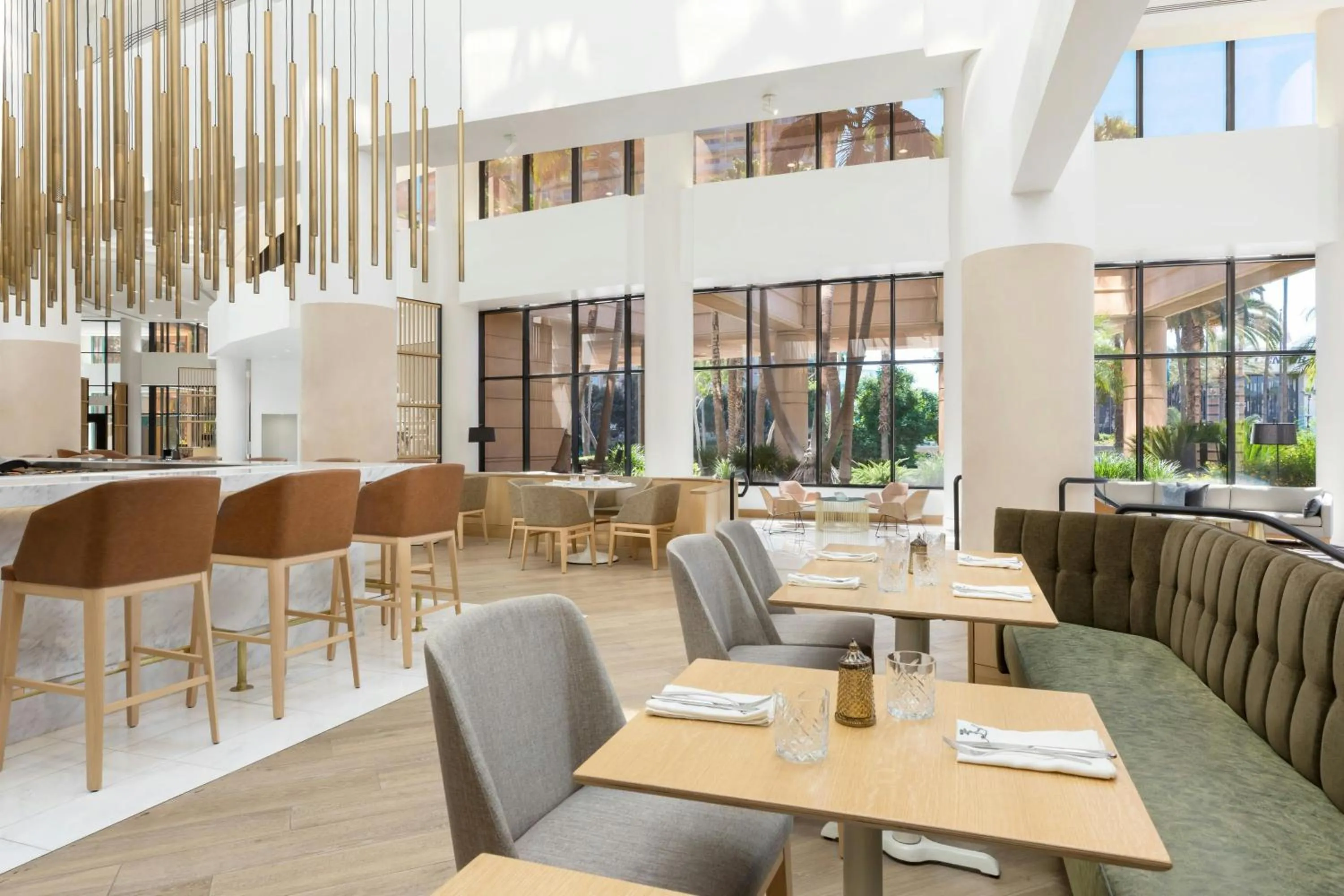 Lounge or bar in The Westin Long Beach