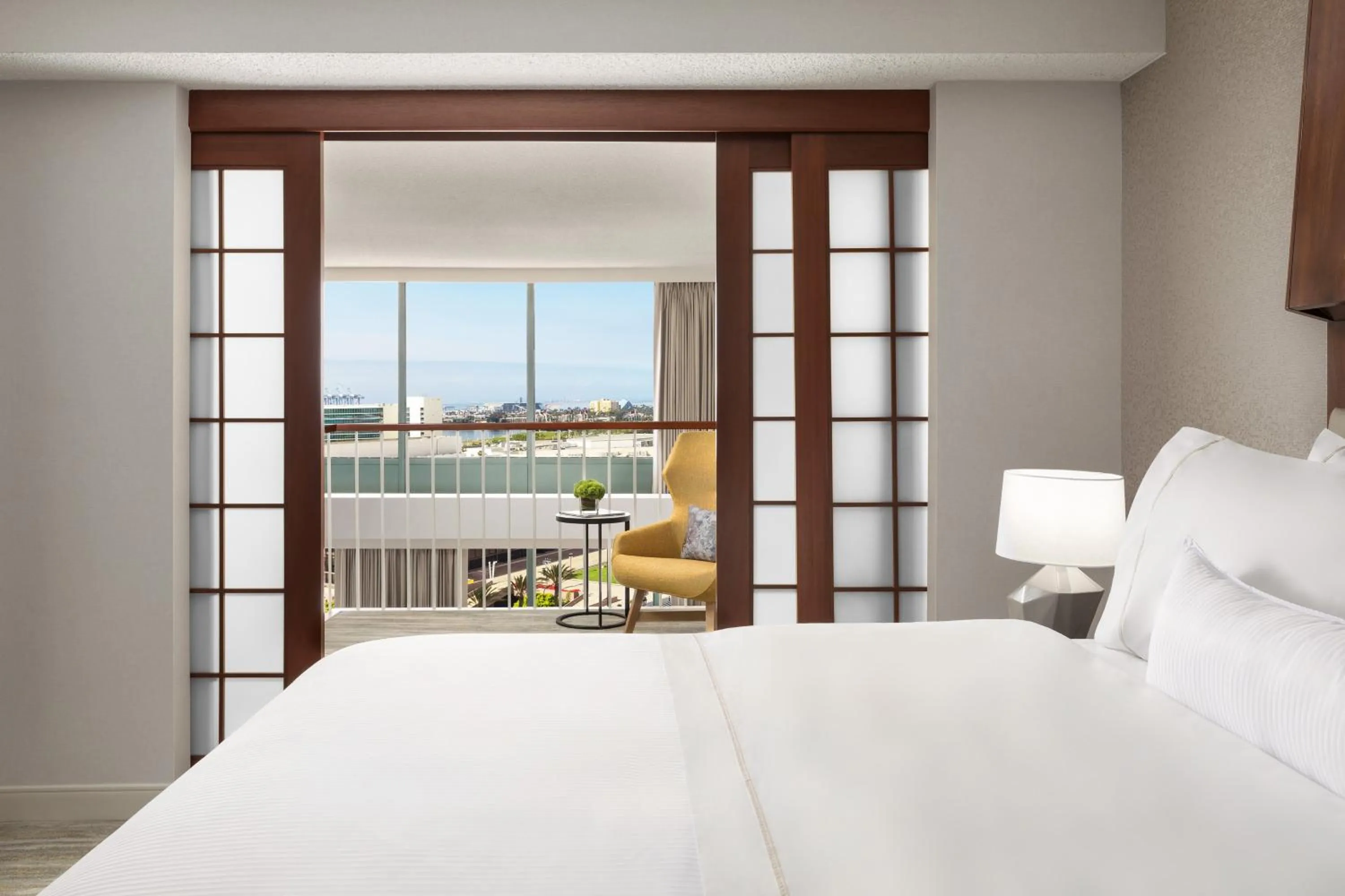 Photo of the whole room, Bed in The Westin Long Beach