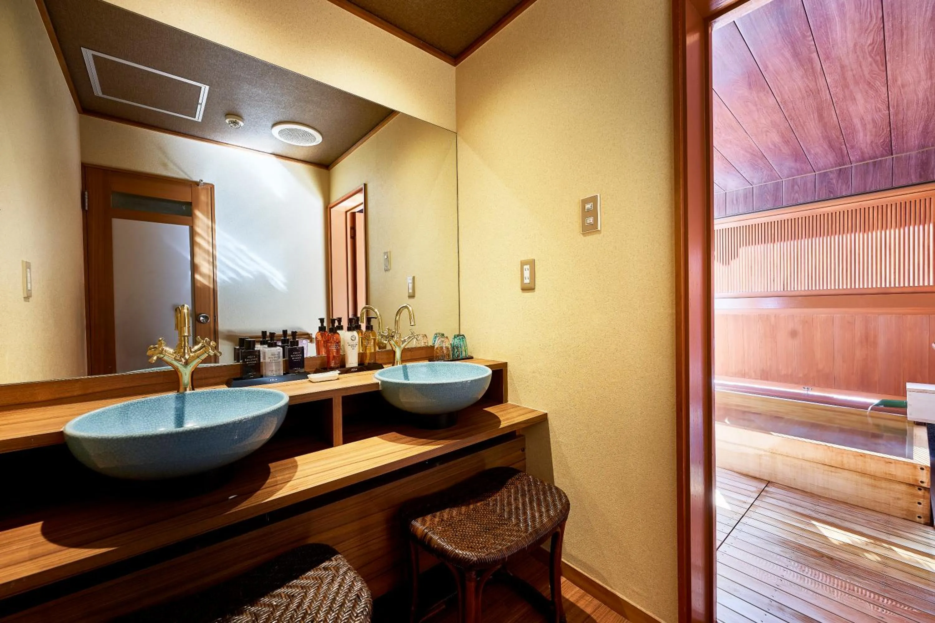 Hot Spring Bath in Shima-Onsen Toshimaya