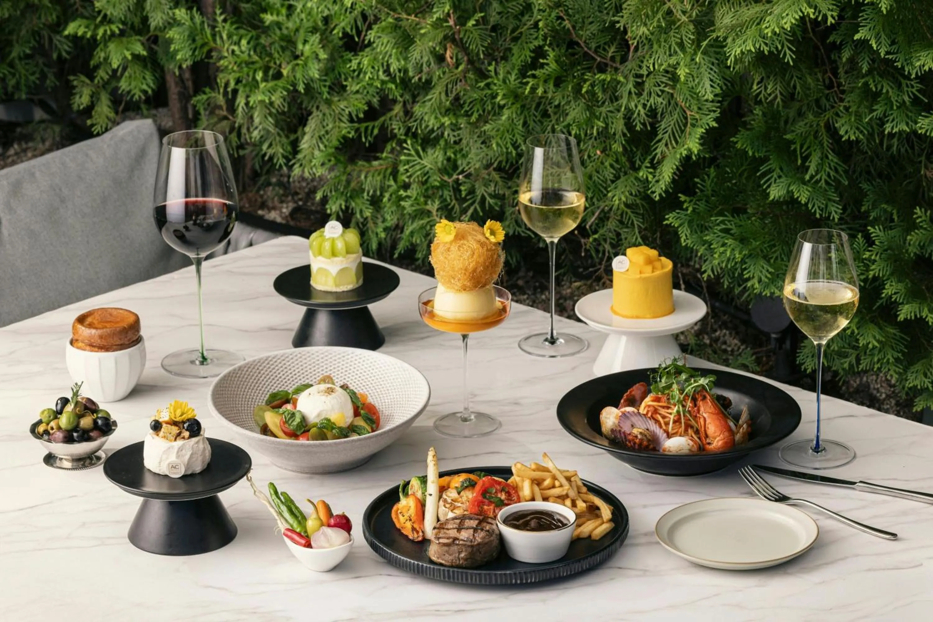 Lounge or bar in AC Hotel by Marriott Seoul Gangnam