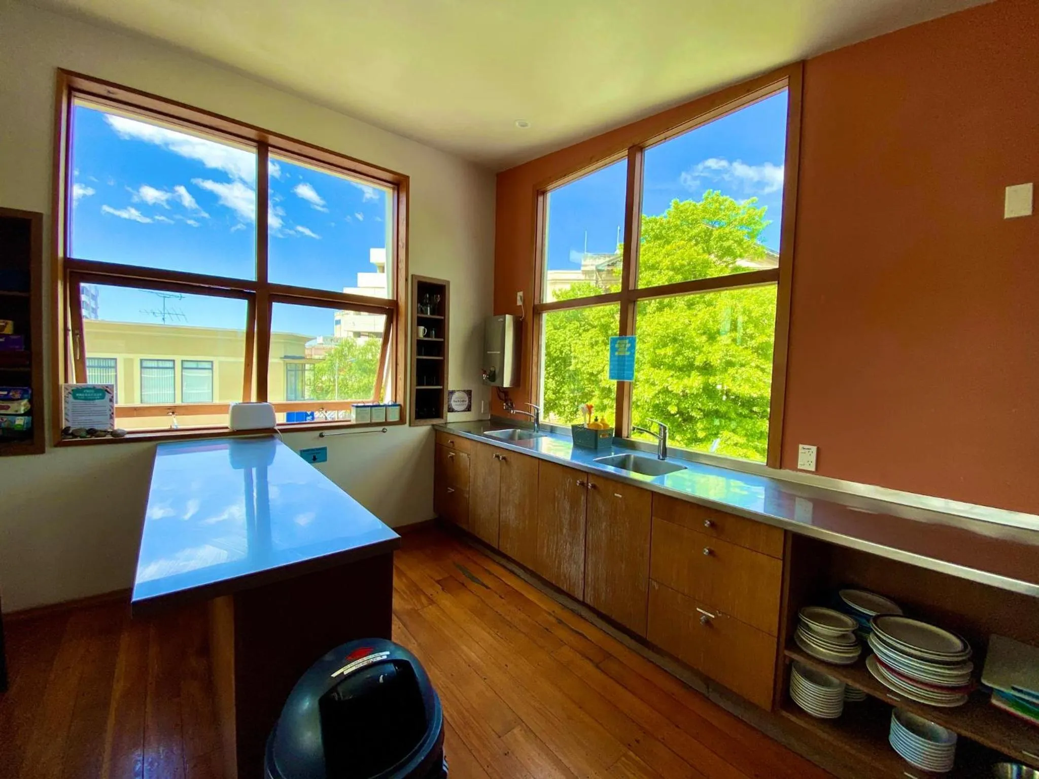 Communal kitchen in On Top Backpackers