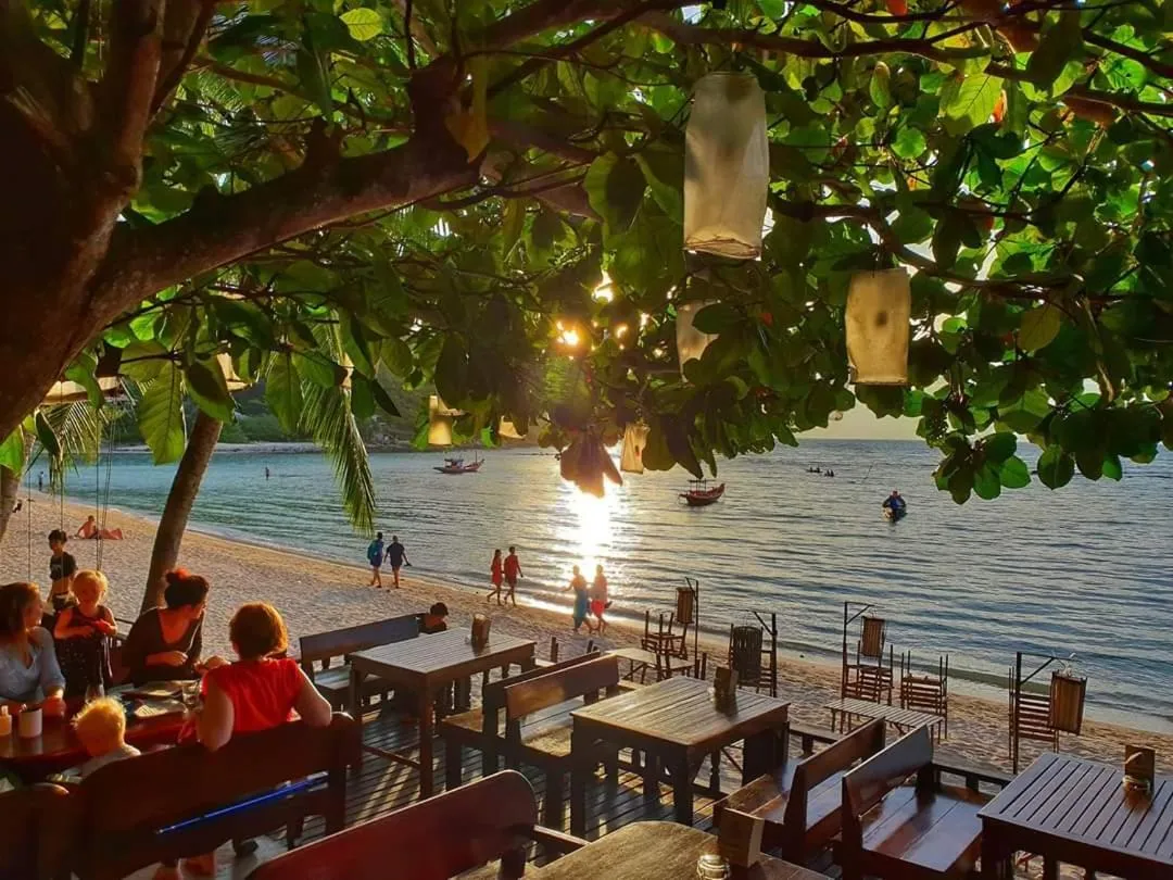 Restaurant/places to eat in Salad Hut