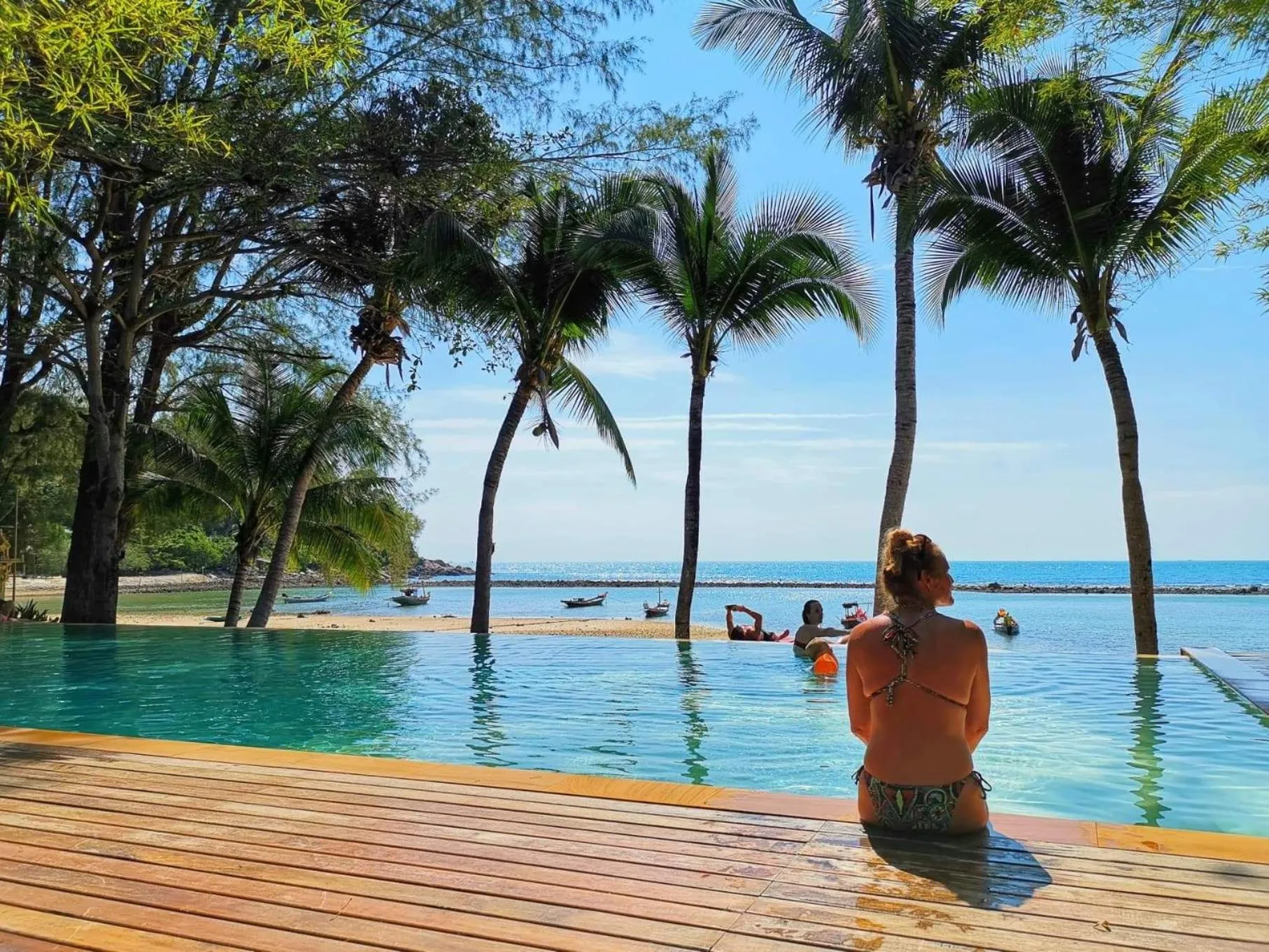 Swimming pool in Salad Hut
