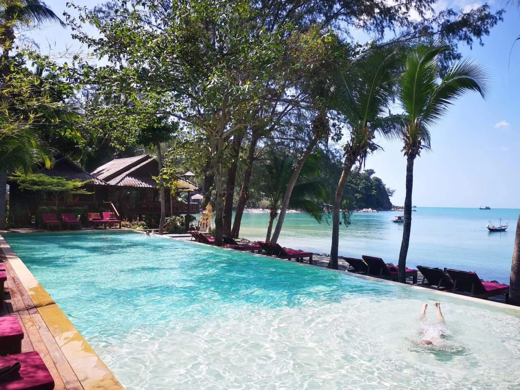 Swimming pool in Salad Hut