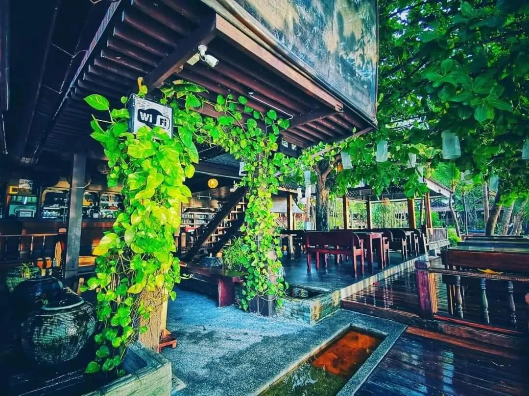 Property building in Salad Hut