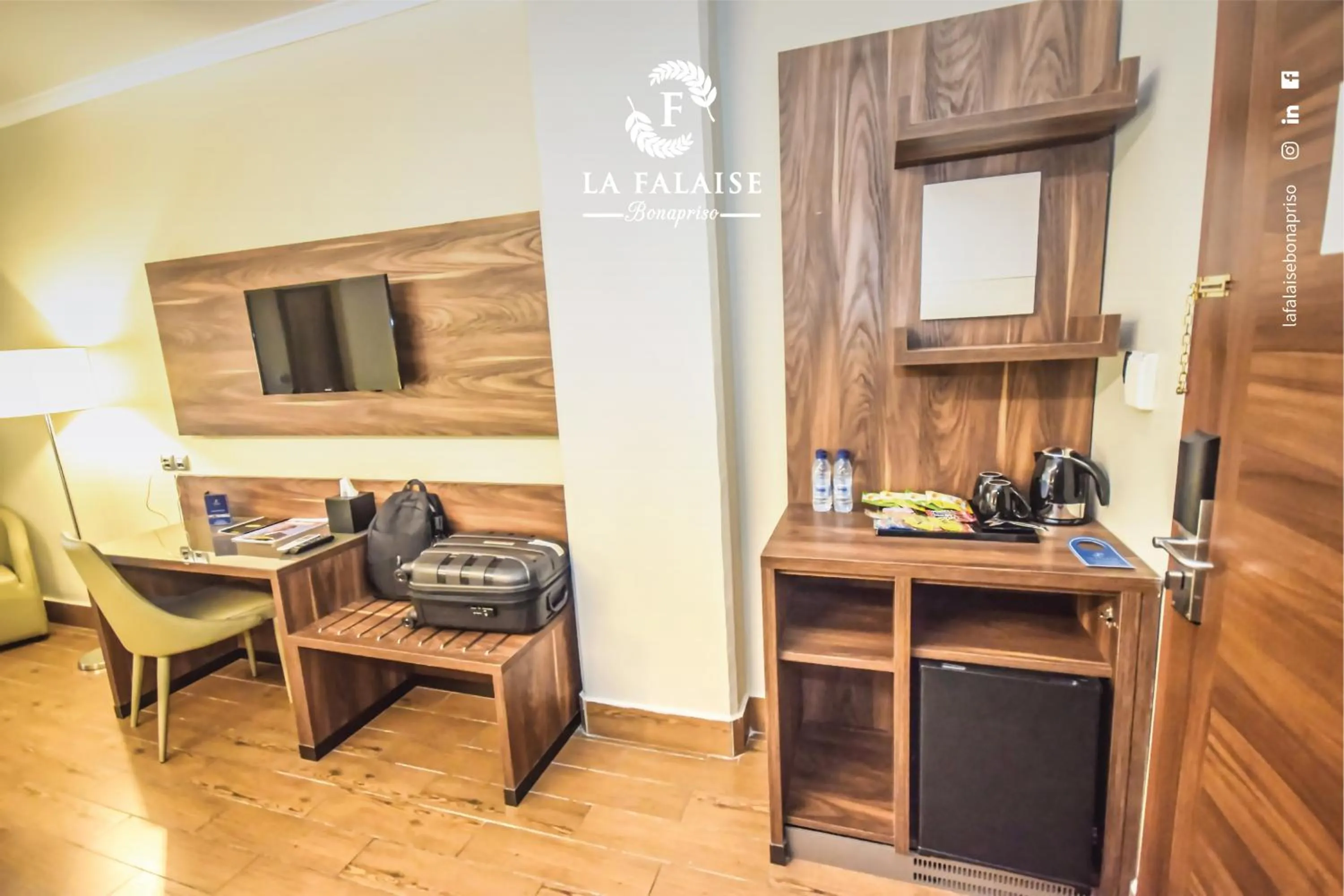 oven in Hotel La Falaise Bonapriso