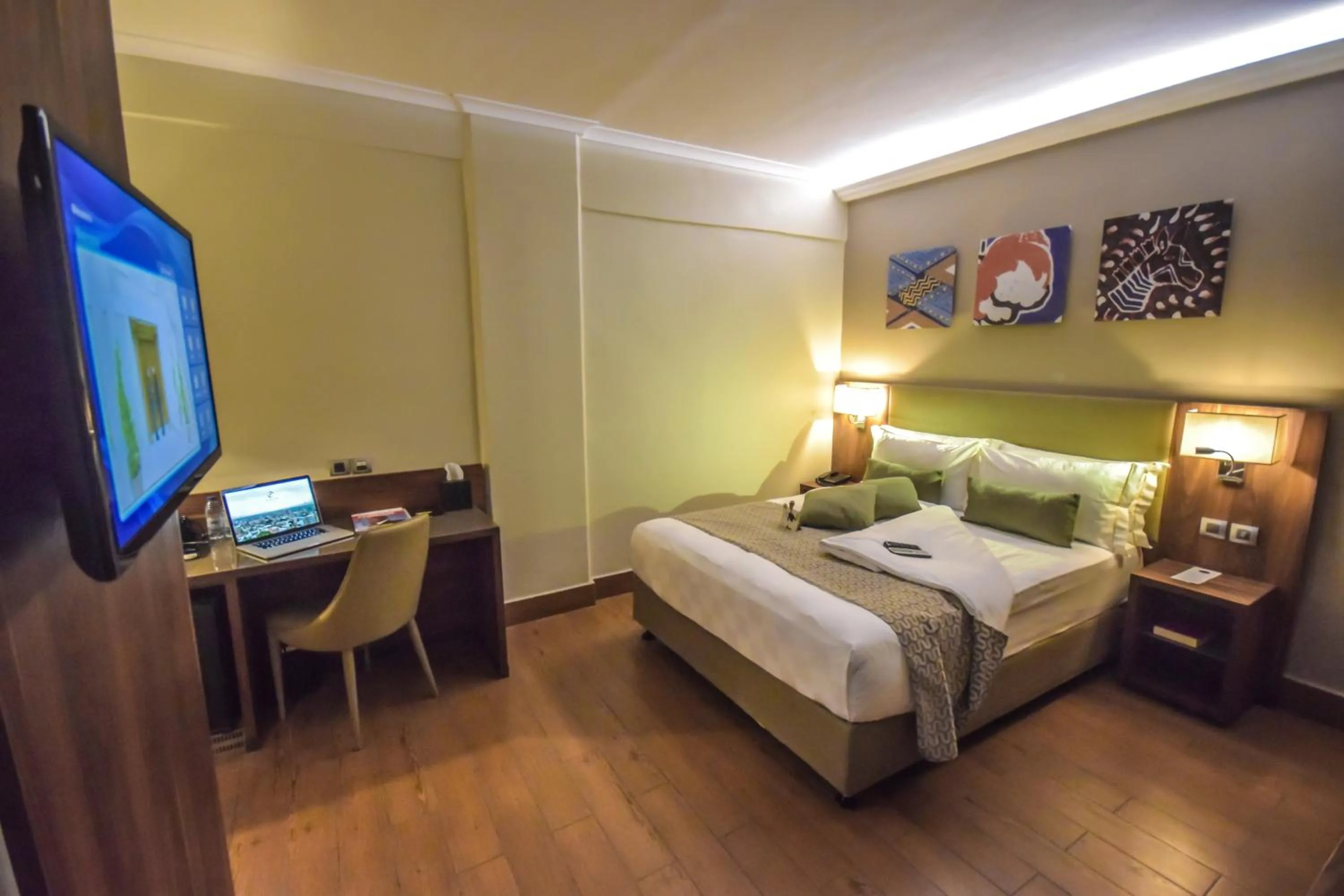 Bedroom, Bed in Hotel La Falaise Bonapriso