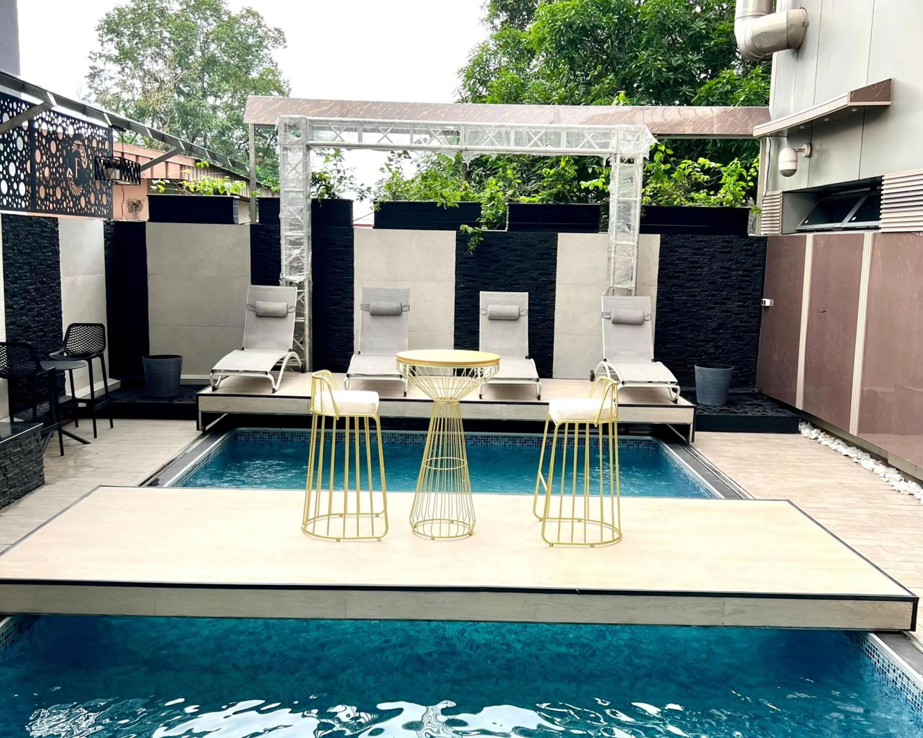 Swimming pool in Hotel La Falaise Bonapriso