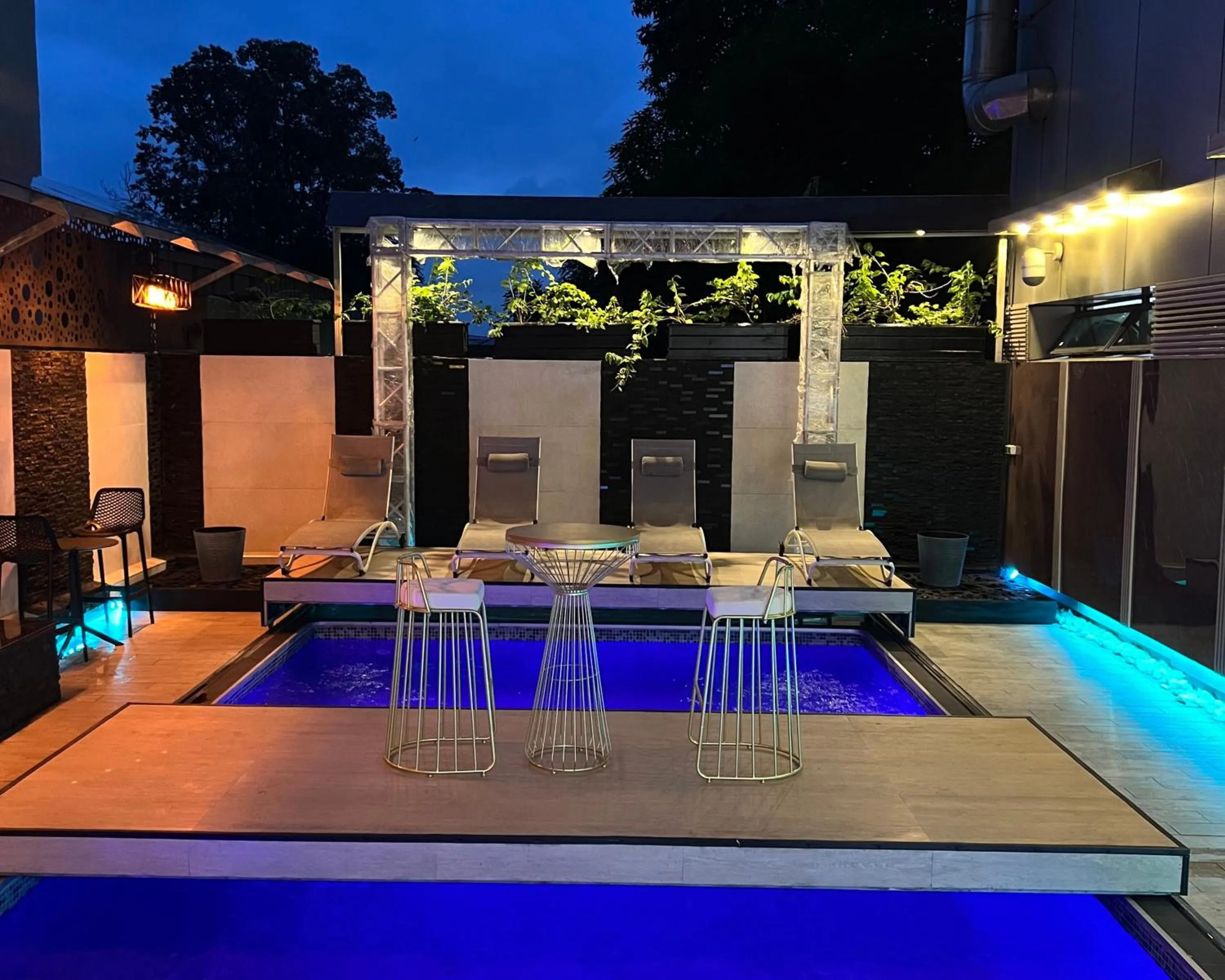 Swimming pool in Hotel La Falaise Bonapriso