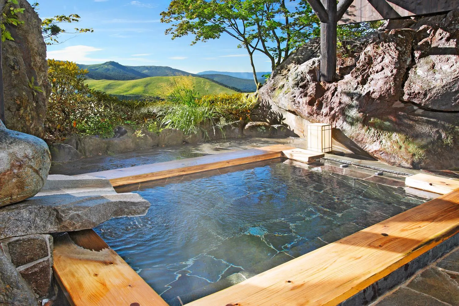 Hot Spring Bath in Sawaemon