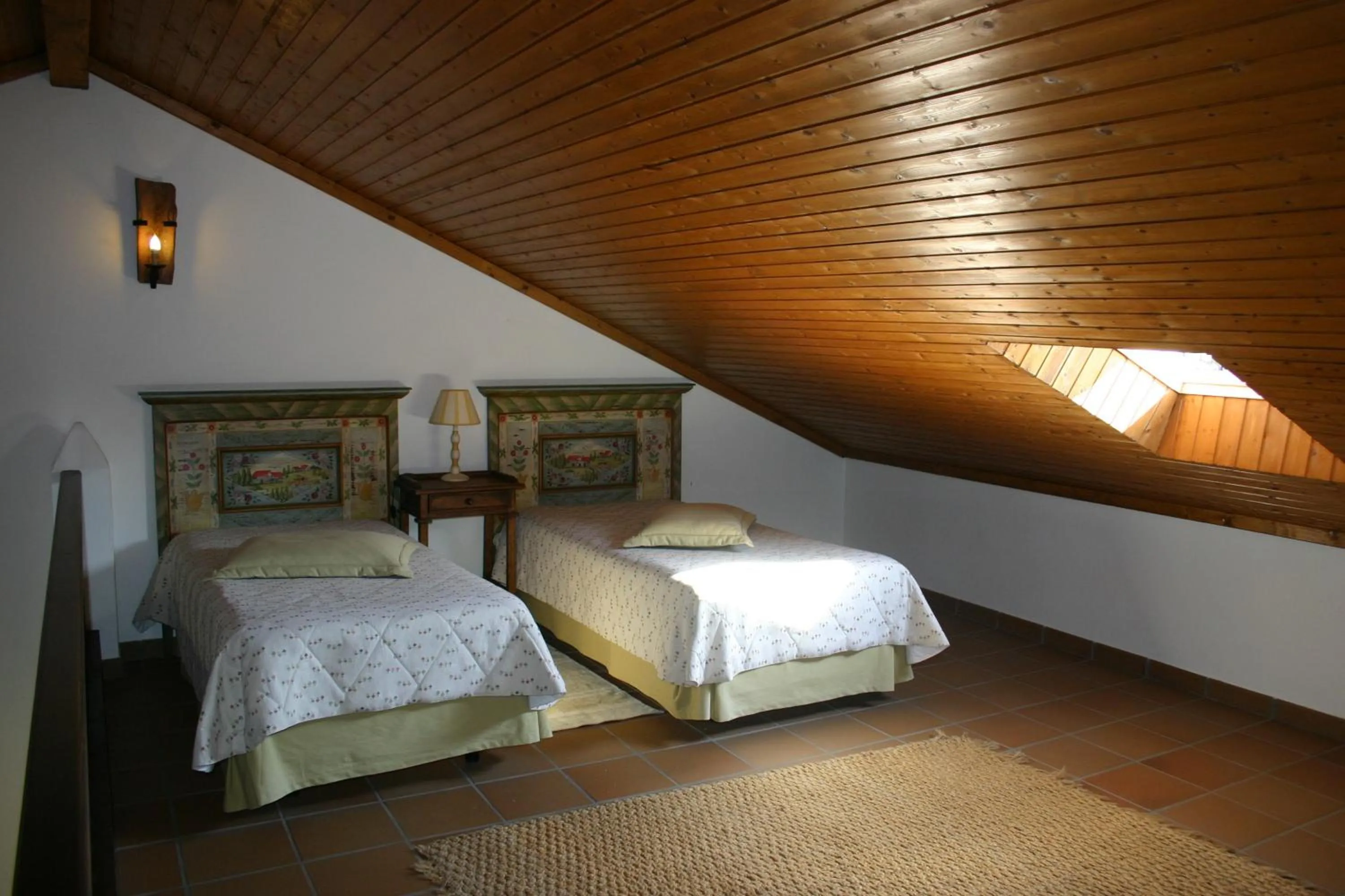 Bed in Monte das Faias Cork Farm Hotel