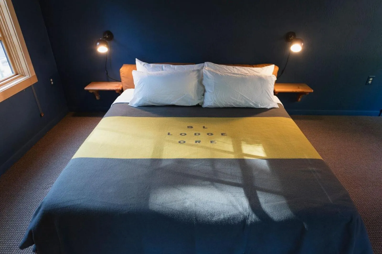 Bed in The Suttle Lodge & Boathouse