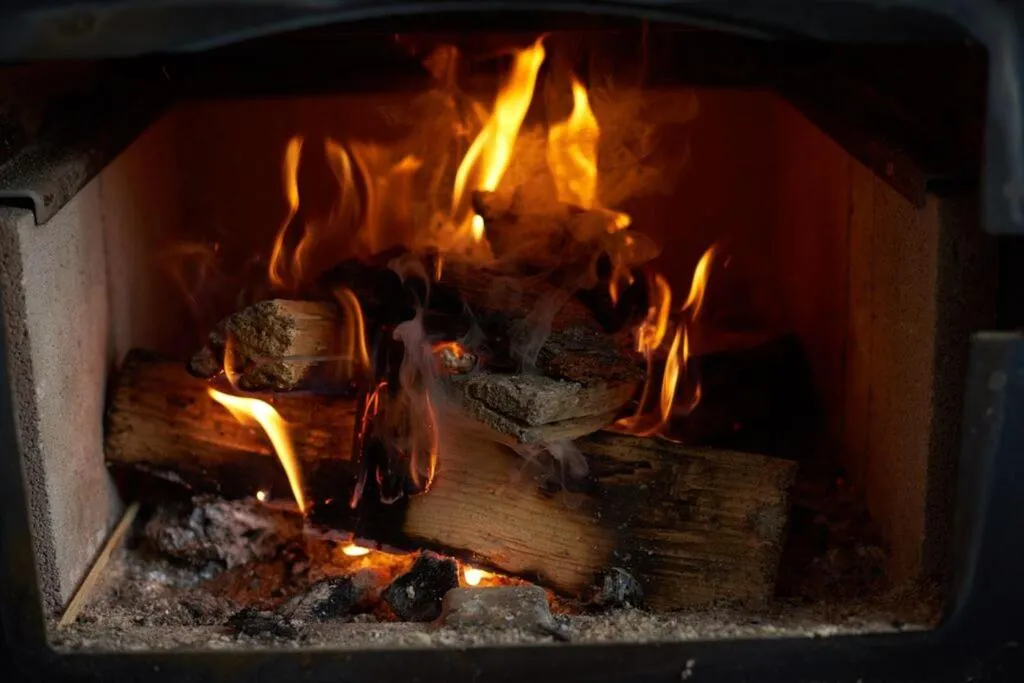 Evening entertainment in The Suttle Lodge & Boathouse