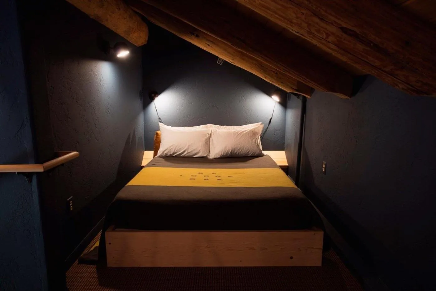 Bed in The Suttle Lodge & Boathouse