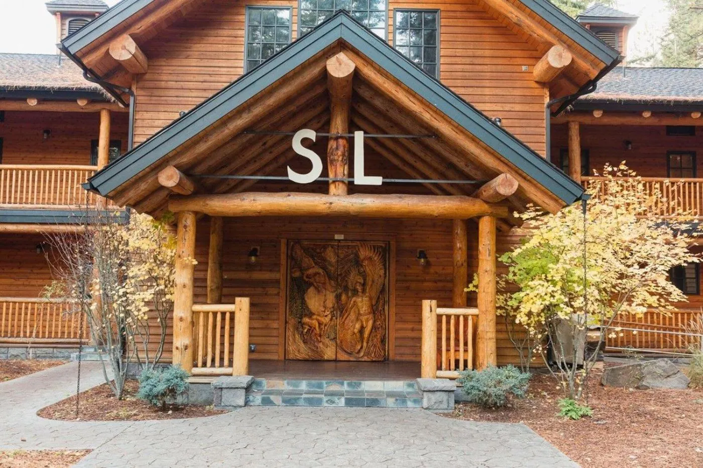 Facade/entrance in The Suttle Lodge & Boathouse