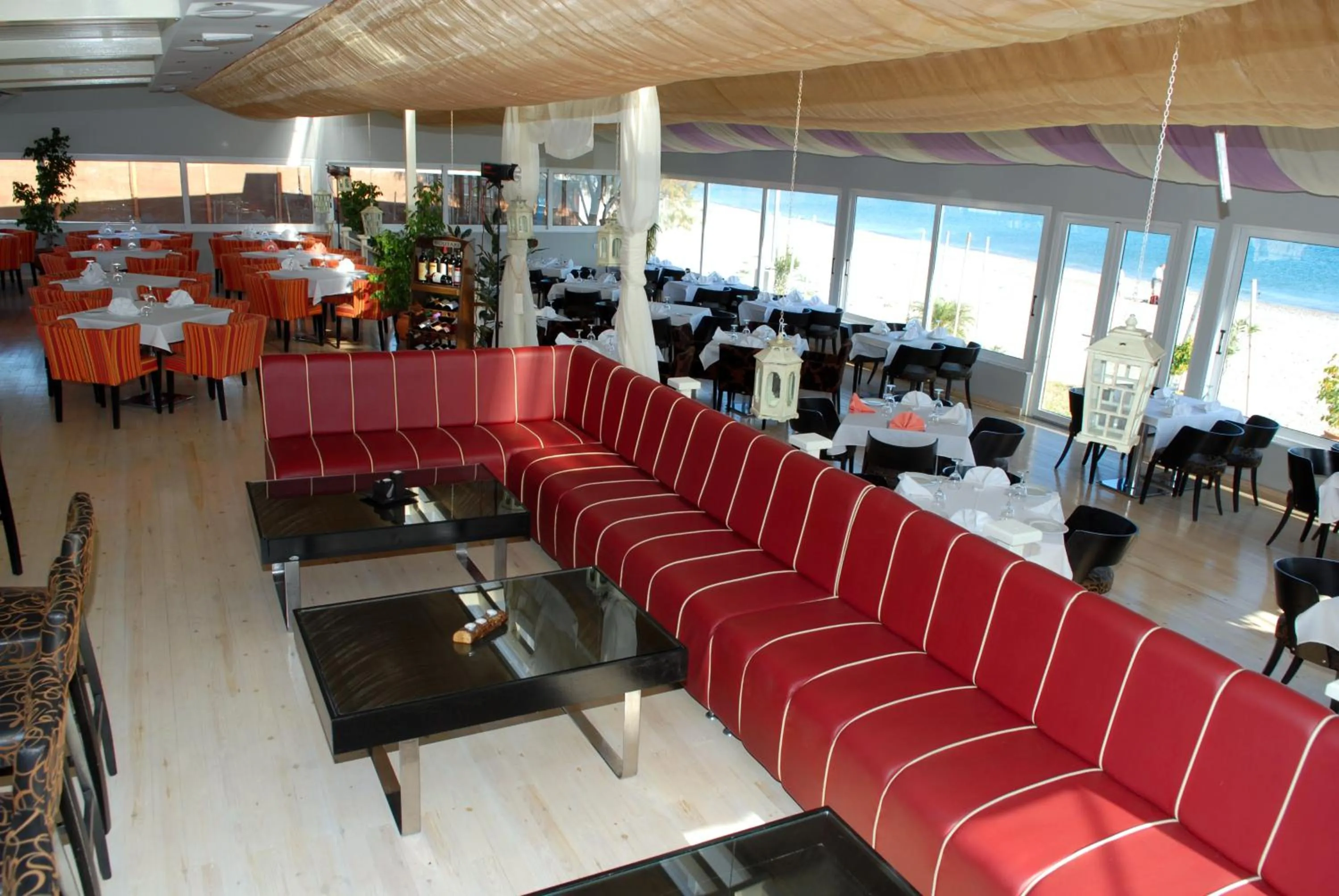 Restaurant/places to eat in Sacallis Inn Beach Hotel