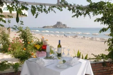 Restaurant/places to eat in Sacallis Inn Beach Hotel