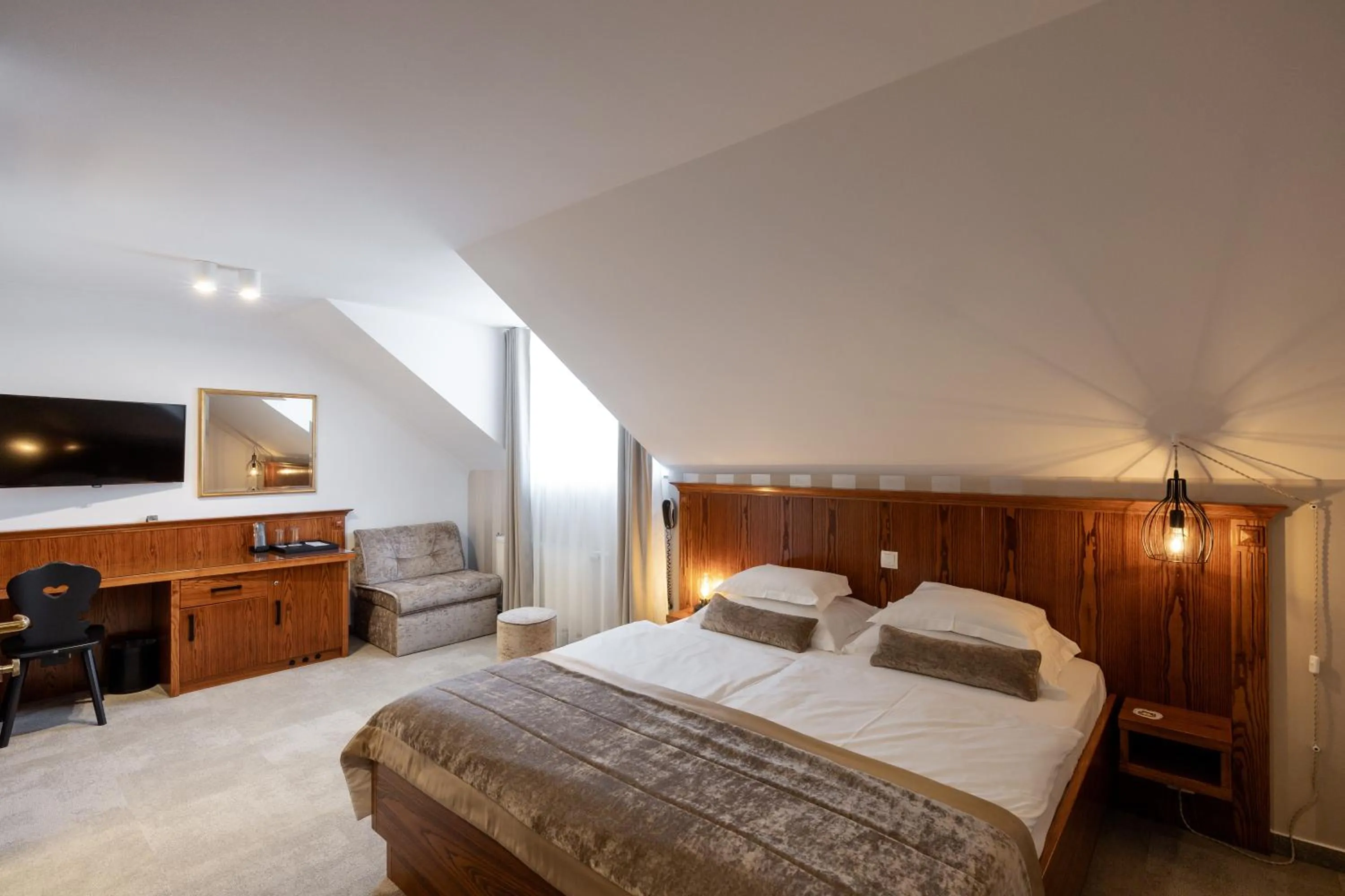 Photo of the whole room, Bed in Kotnik Superior Boutique Hotel